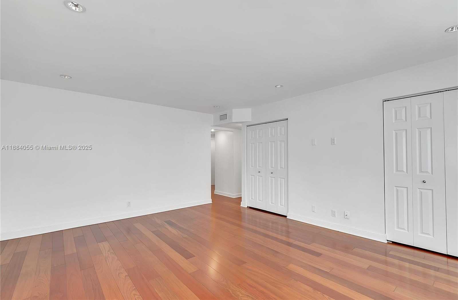 Small Image of 5415 COLLINS AVE #506, Miami Beach Number 12