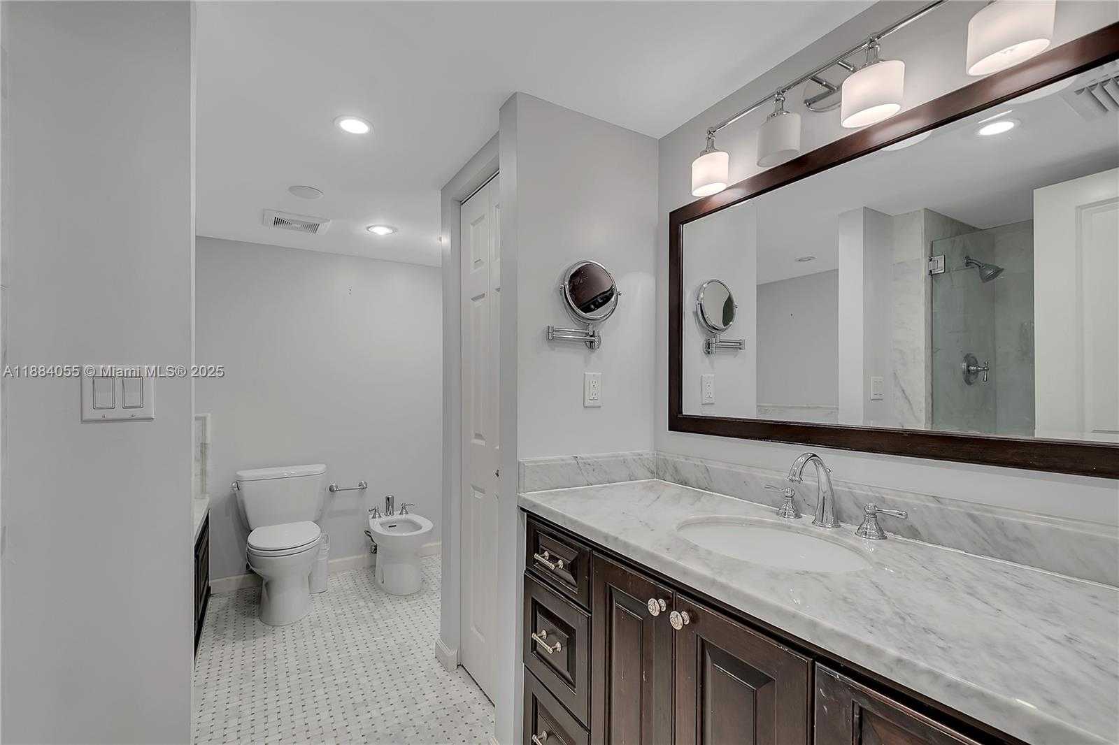 Small Image of 5415 COLLINS AVE #506, Miami Beach Number 13