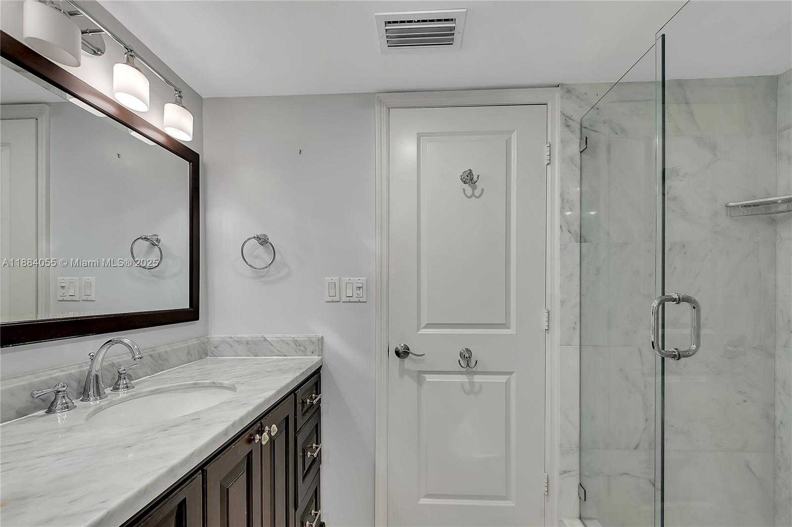 Small Image of 5415 COLLINS AVE #506, Miami Beach Number 15