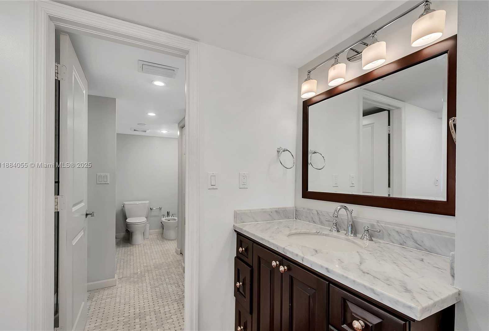 Small Image of 5415 COLLINS AVE #506, Miami Beach Number 16