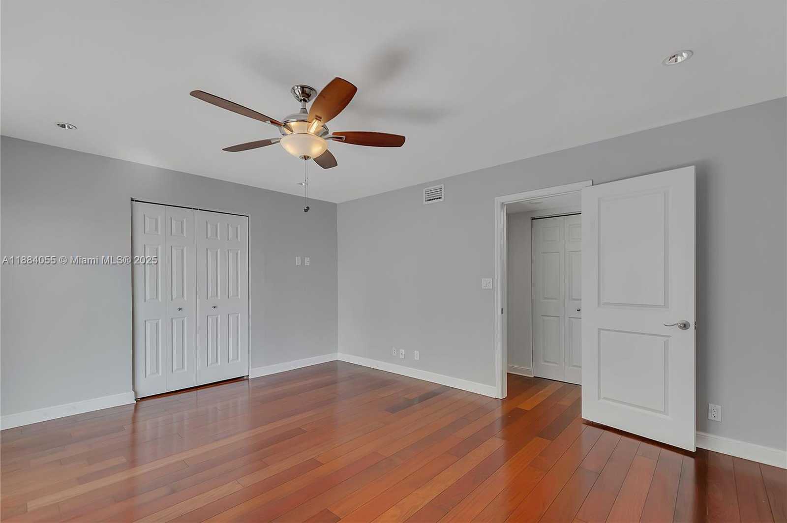 Small Image of 5415 COLLINS AVE #506, Miami Beach Number 19
