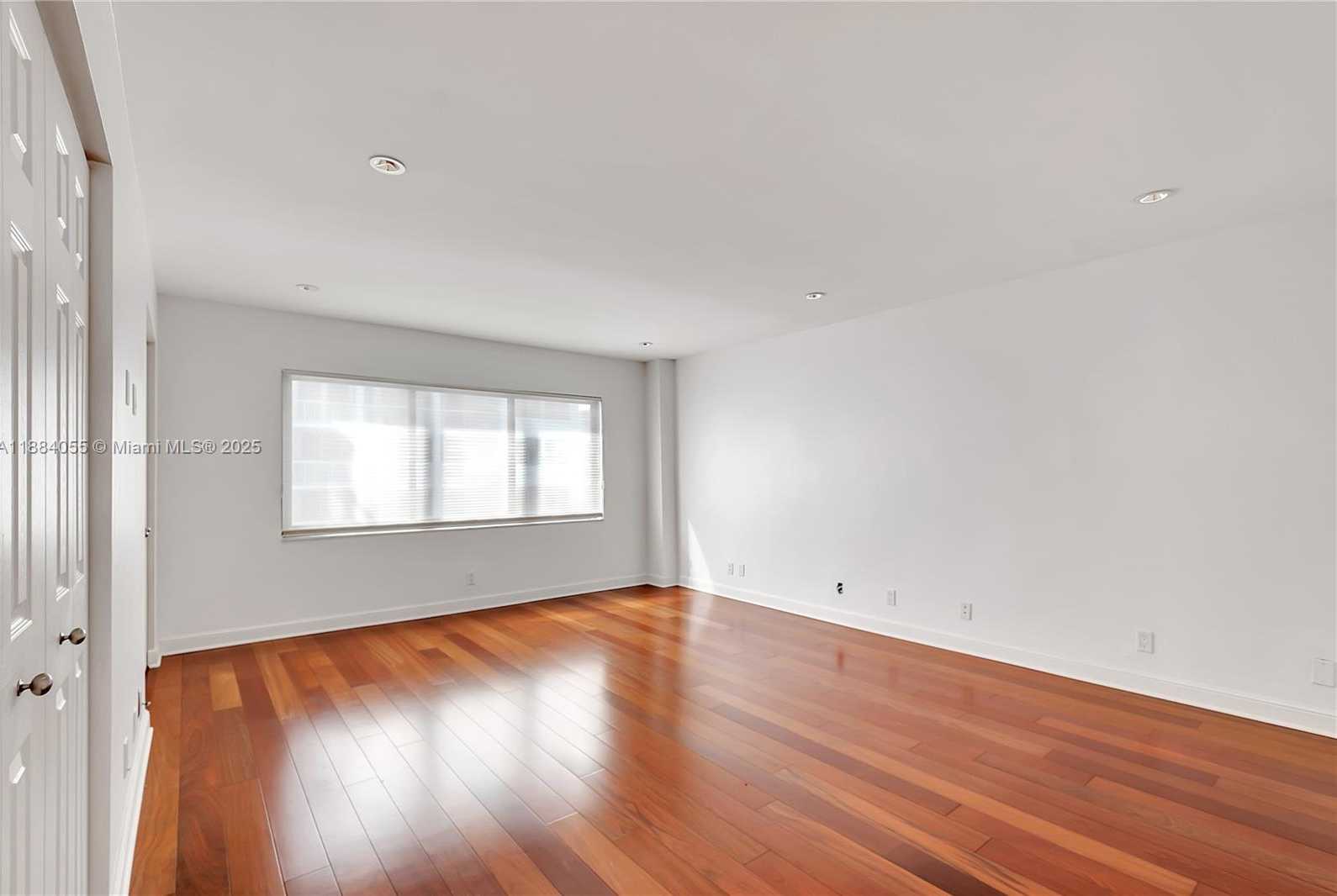 Small Image of 5415 COLLINS AVE #506, Miami Beach Number 23