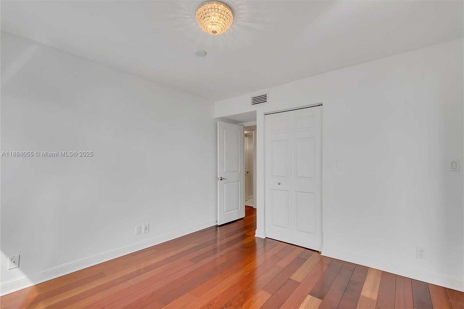Small Image of 5415 COLLINS AVE #506, Miami Beach Number 24