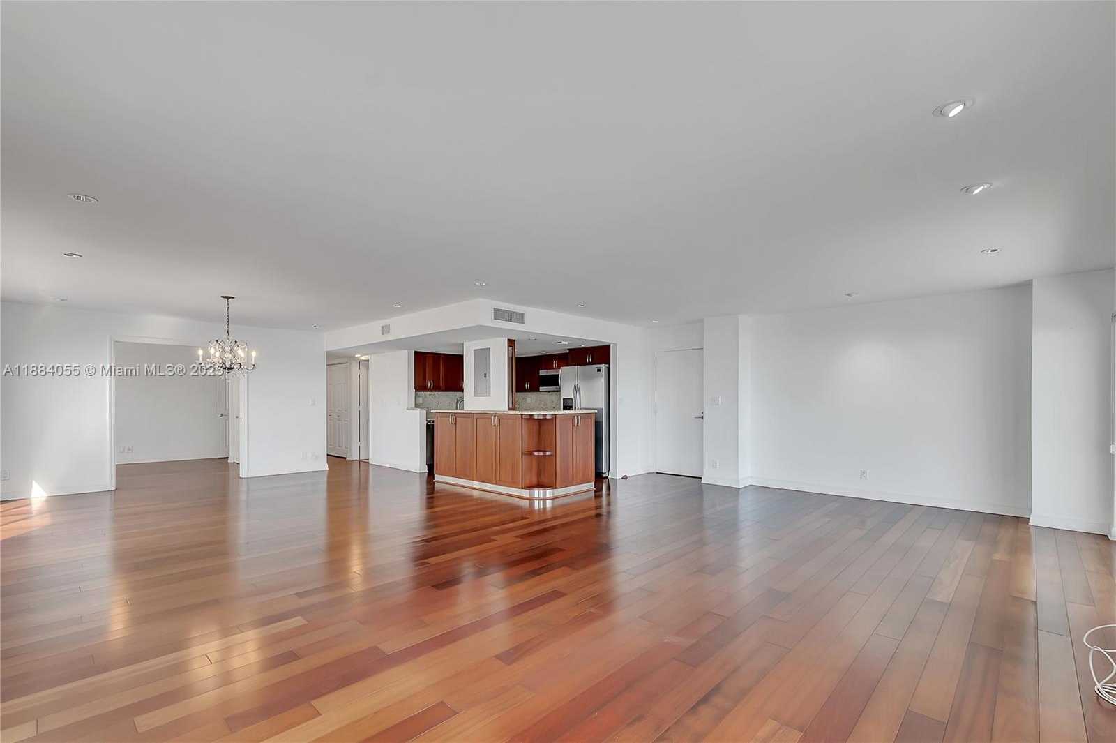 Small Image of 5415 COLLINS AVE #506, Miami Beach Number 7