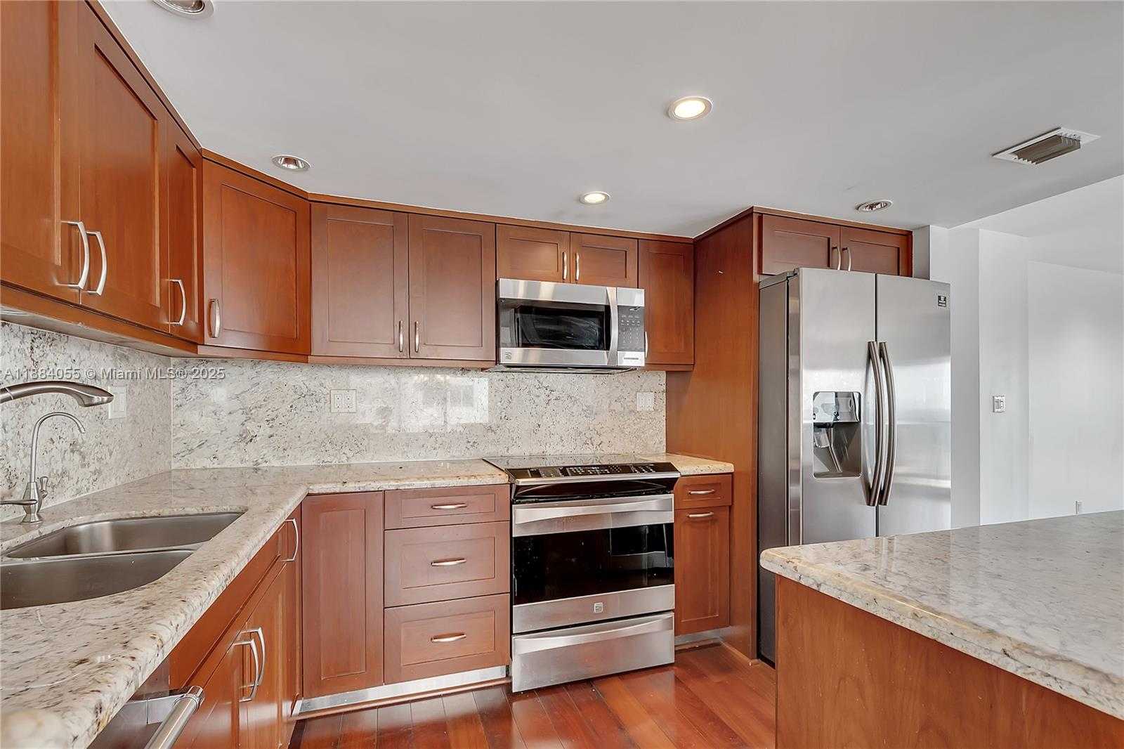 Small Image of 5415 COLLINS AVE #506, Miami Beach Number 8