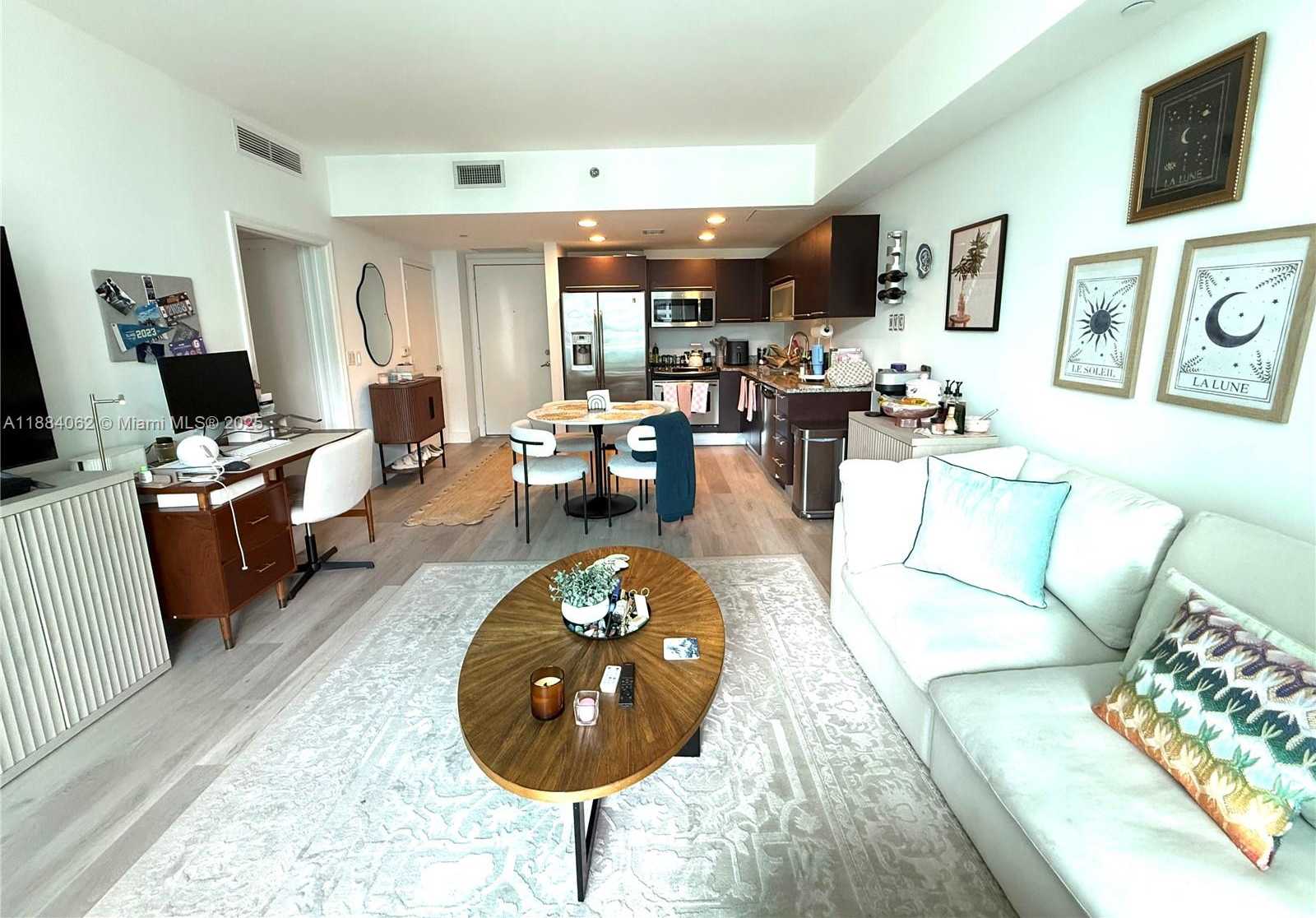 Small Image of 950 BRICKELL BAY DR #1609, Miami Number 10