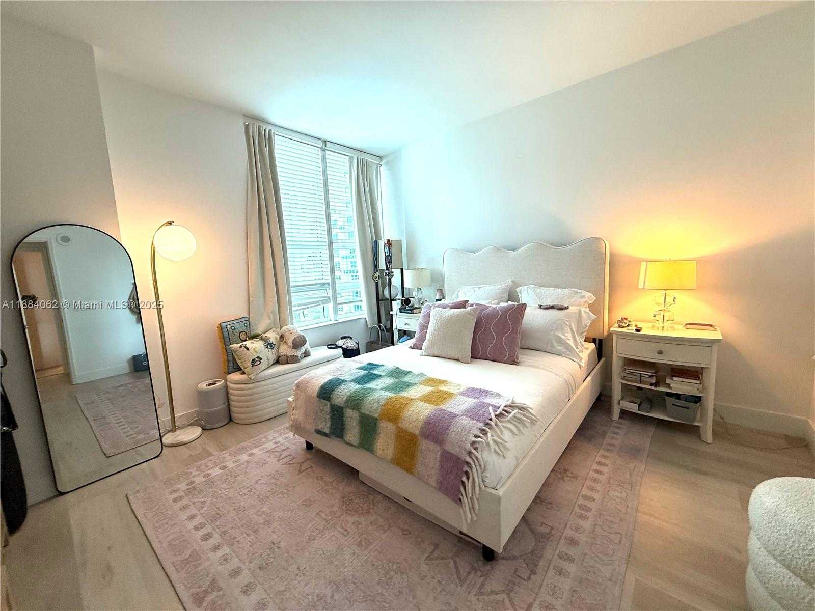 Small Image of 950 BRICKELL BAY DR #1609, Miami Number 13