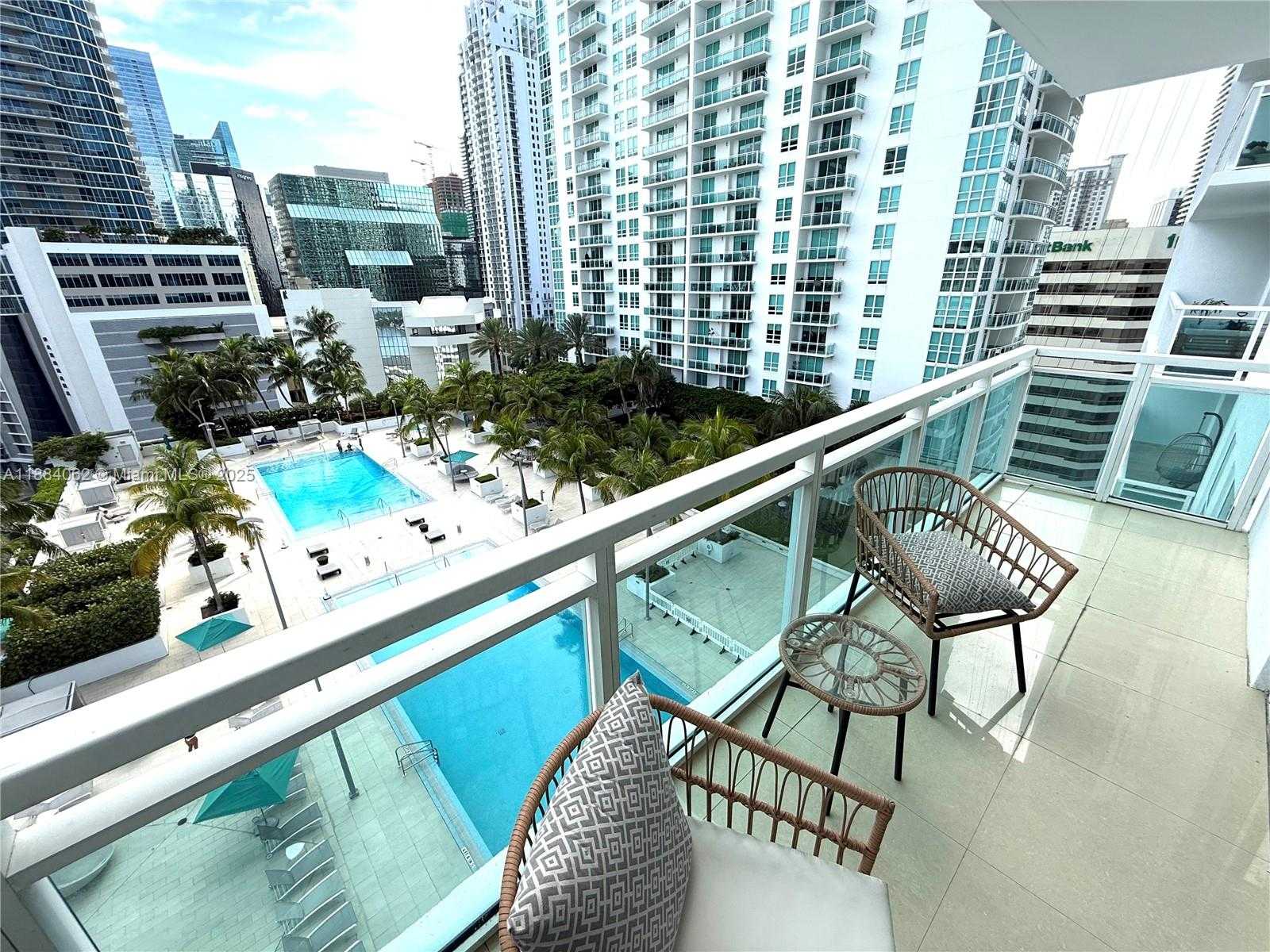 Small Image of 950 BRICKELL BAY DR #1609, Miami Number 2