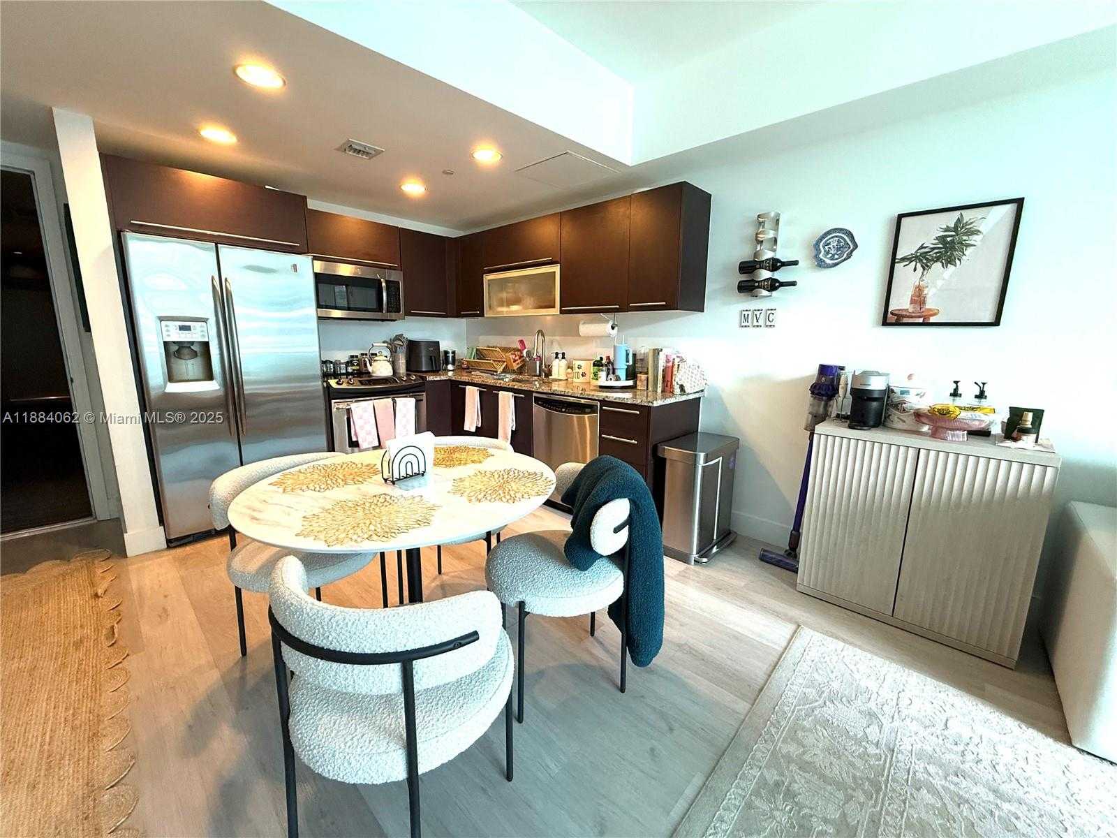 Small Image of 950 BRICKELL BAY DR #1609, Miami Number 7