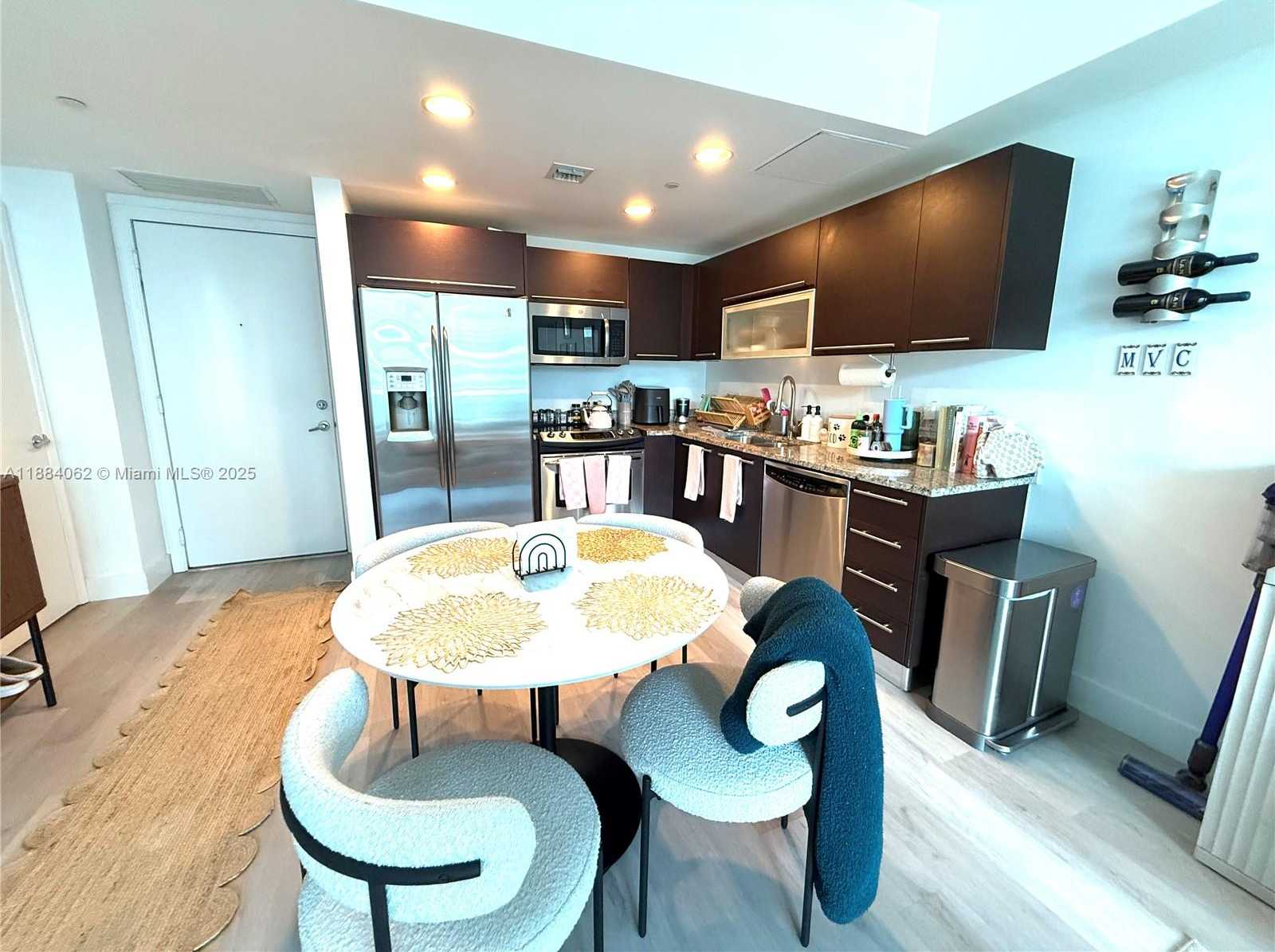 Small Image of 950 BRICKELL BAY DR #1609, Miami Number 8