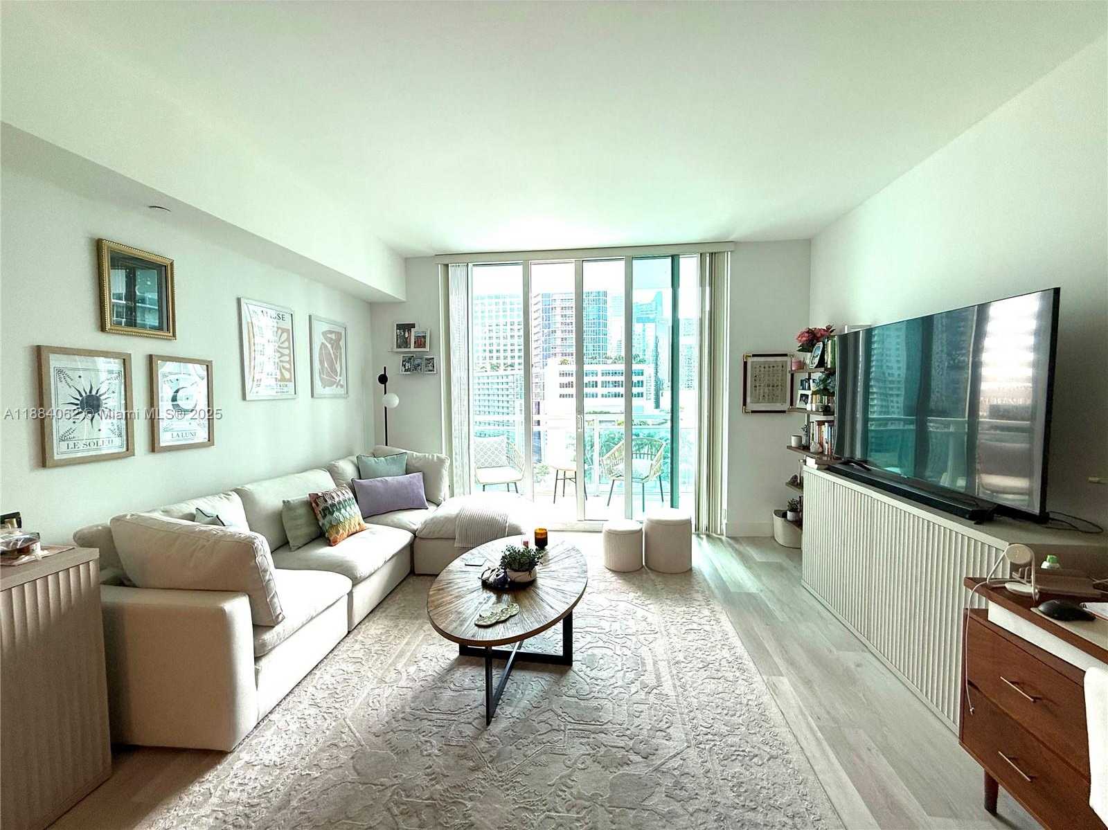 Small Image of 950 BRICKELL BAY DR #1609, Miami Number 9