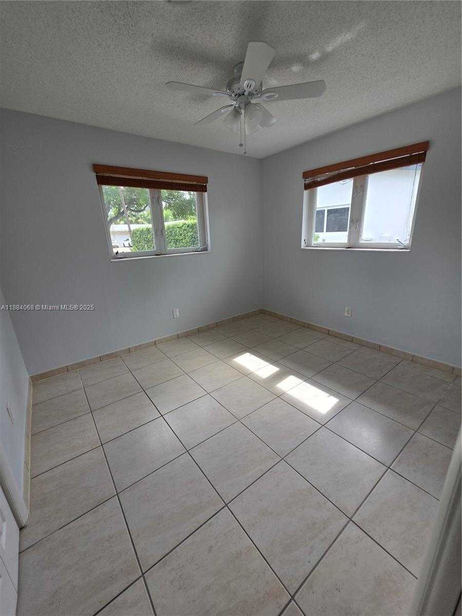 Small Image of 14760 LEWIS RD #14760, Miami Lakes Number 12