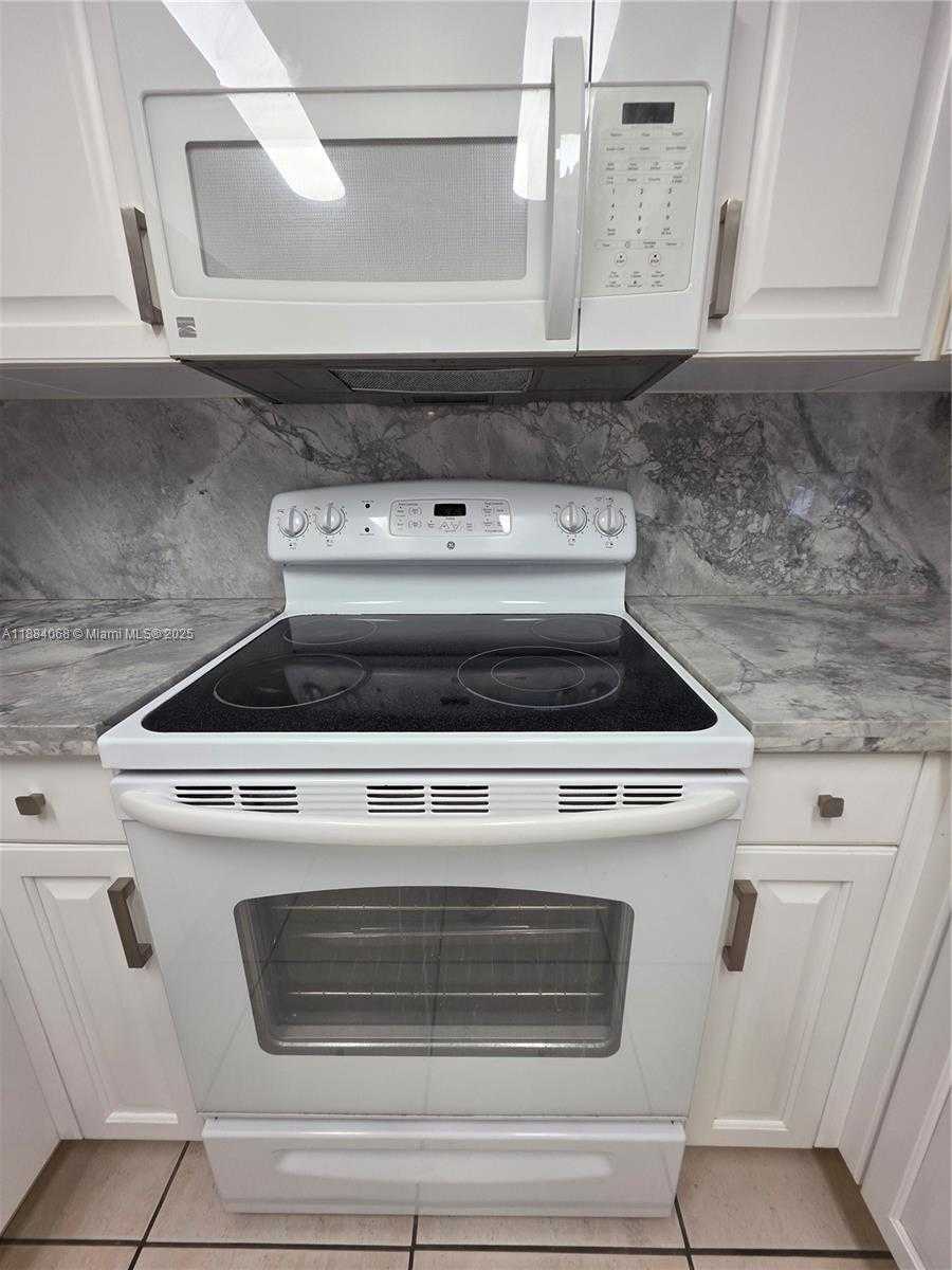 Small Image of 14760 LEWIS RD #14760, Miami Lakes Number 4