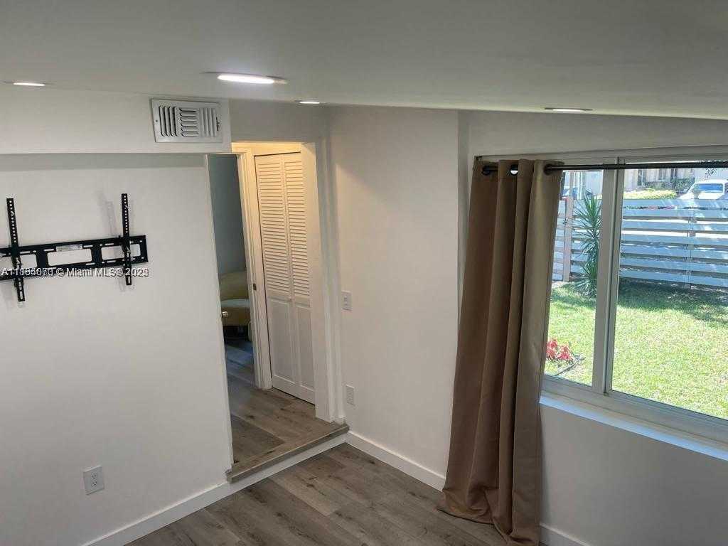 Small Image of 2338 SOUTH WEST 17TH AVE #2338, Fort Lauderdale Number 16