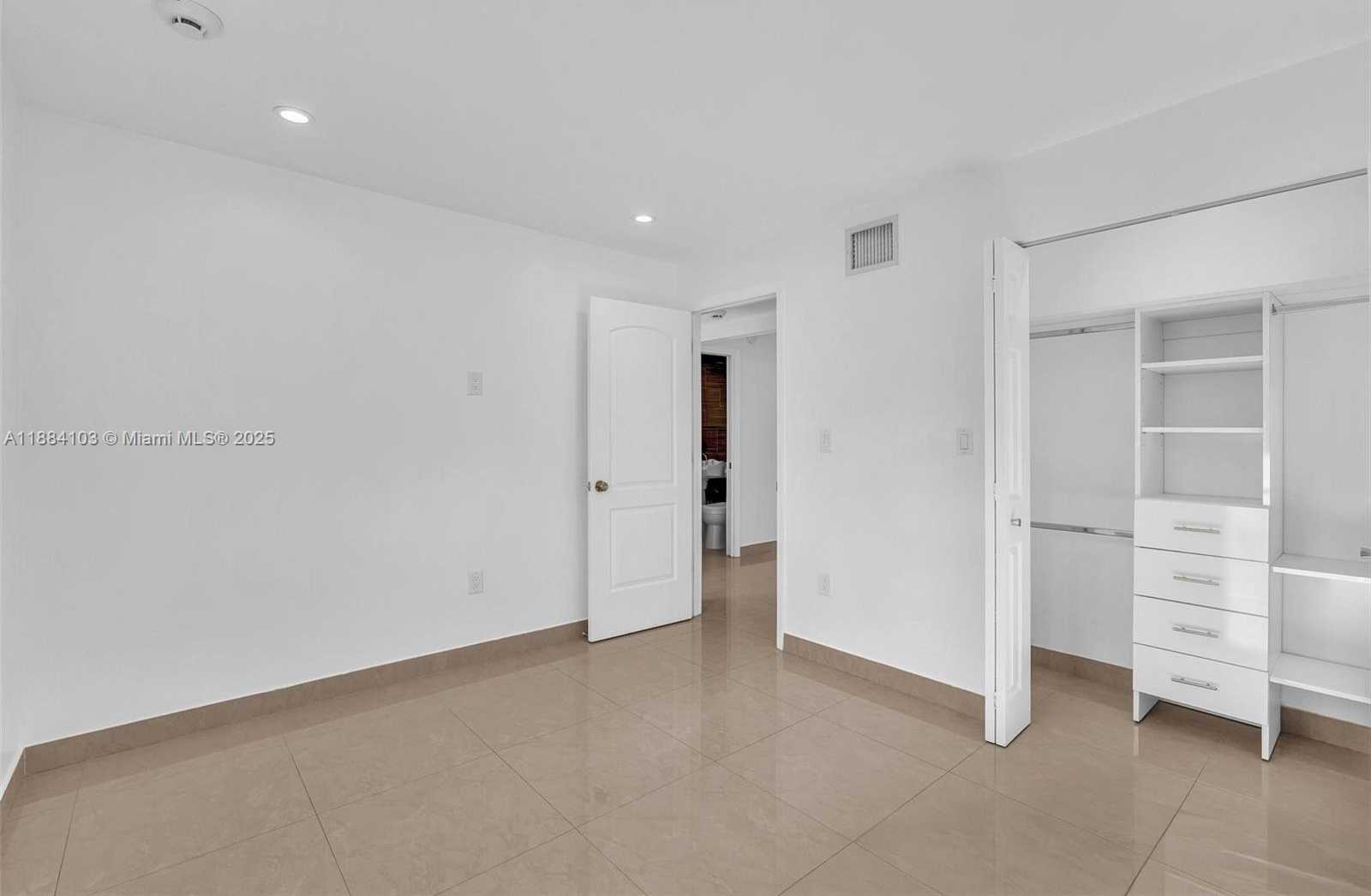 Small Image of 5618 SOUTH WEST 36TH ST, West Park Number 16