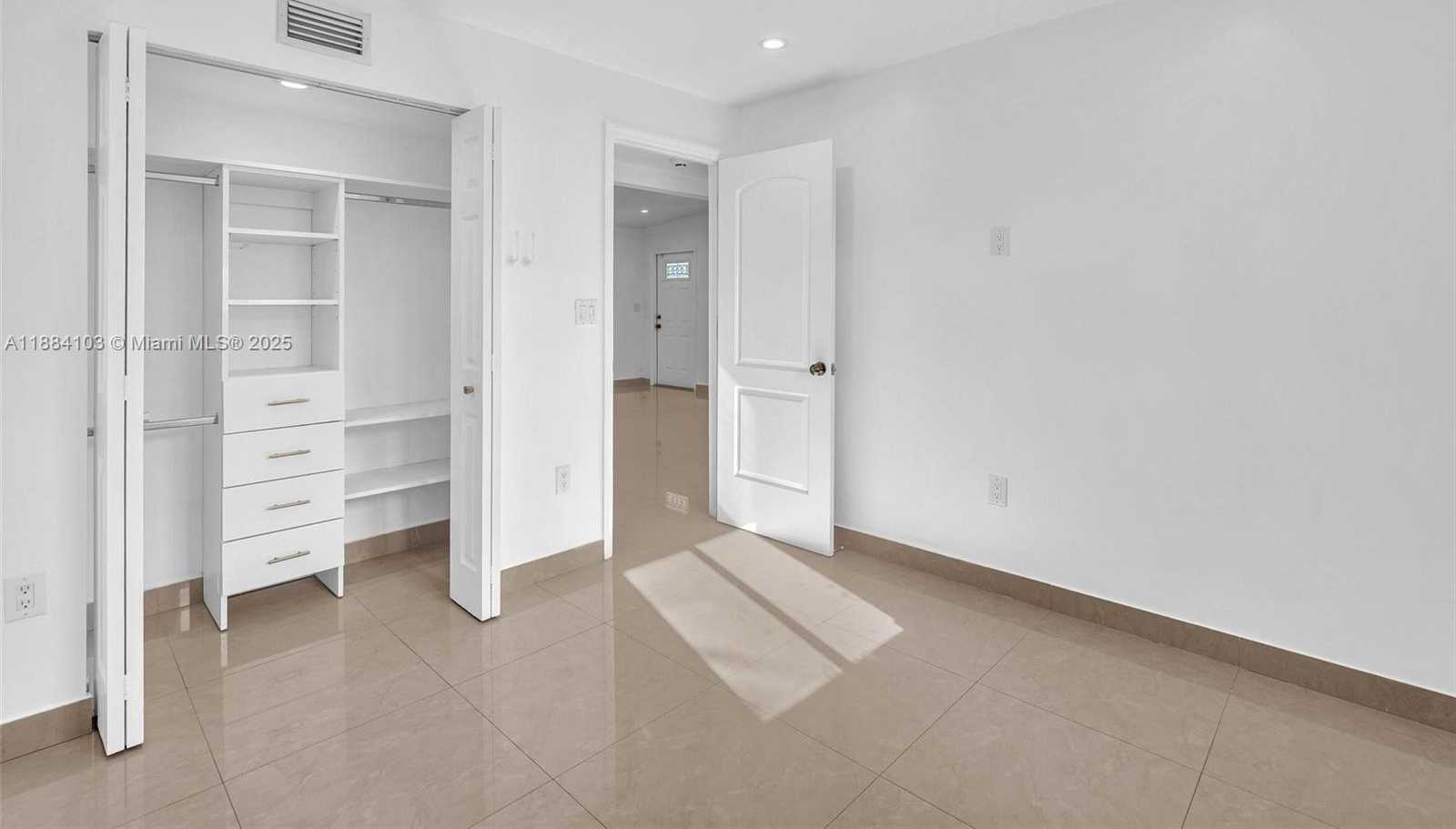 Small Image of 5618 SOUTH WEST 36TH ST, West Park Number 19