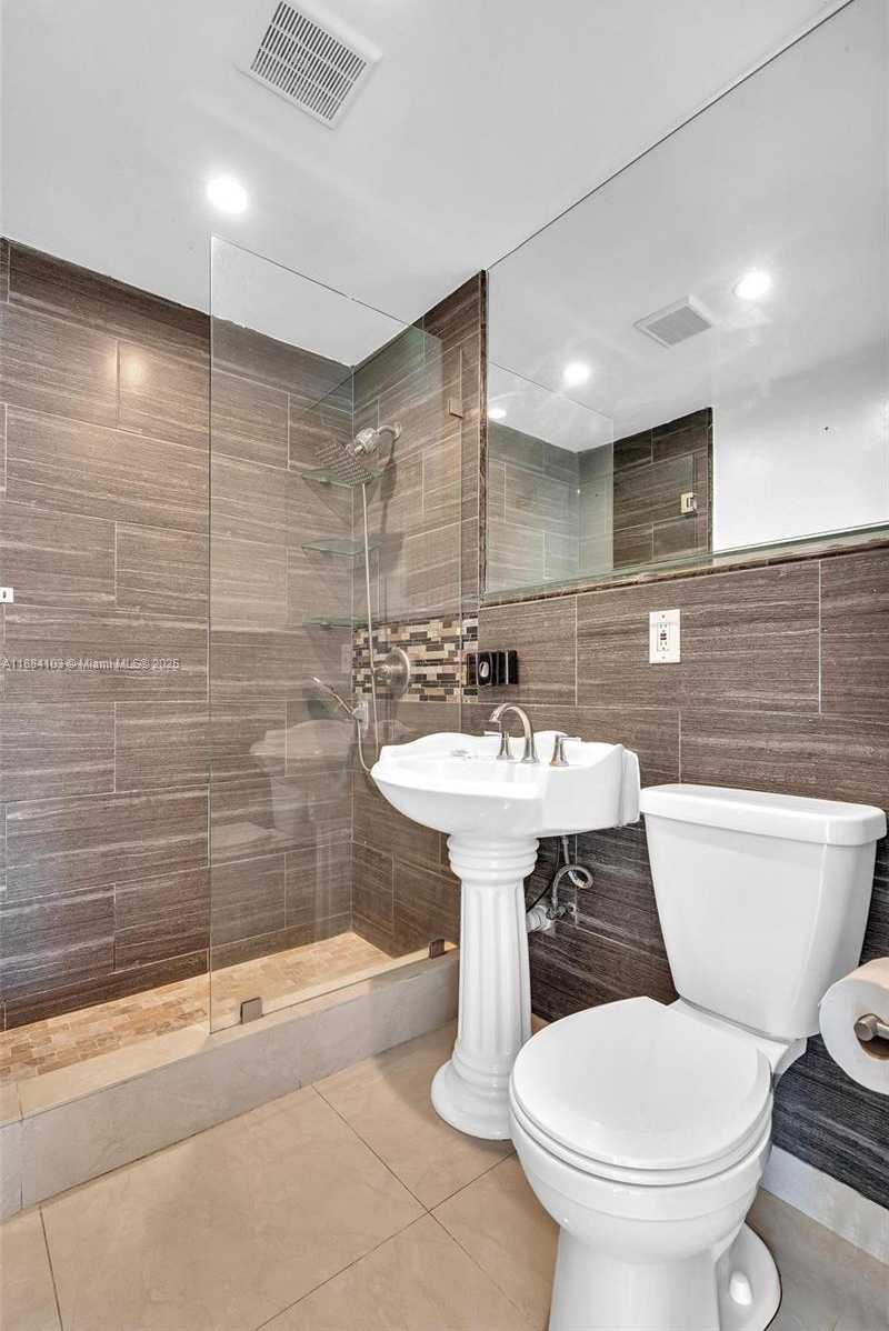 Small Image of 5618 SOUTH WEST 36TH ST, West Park Number 21