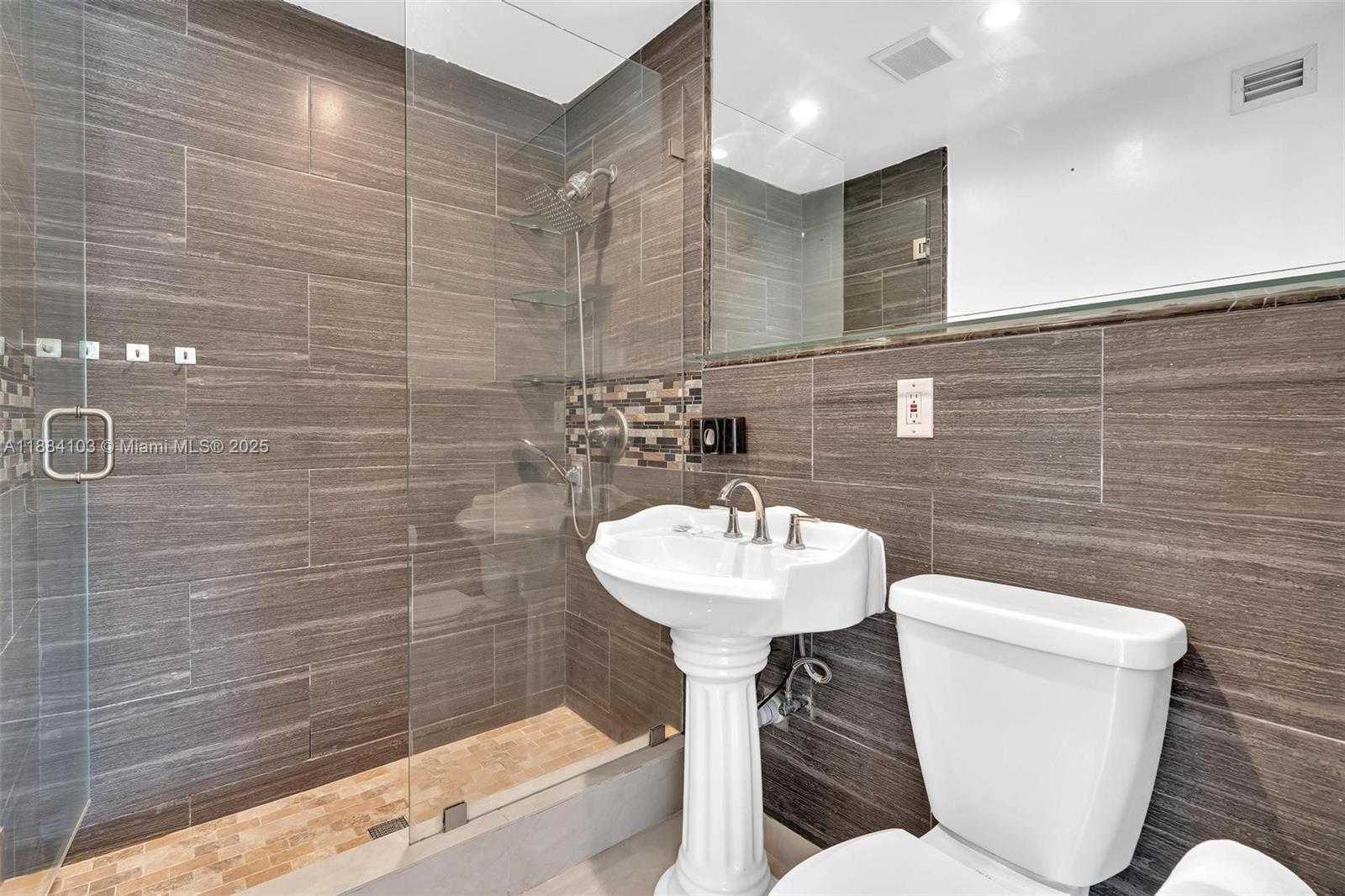 Small Image of 5618 SOUTH WEST 36TH ST, West Park Number 22