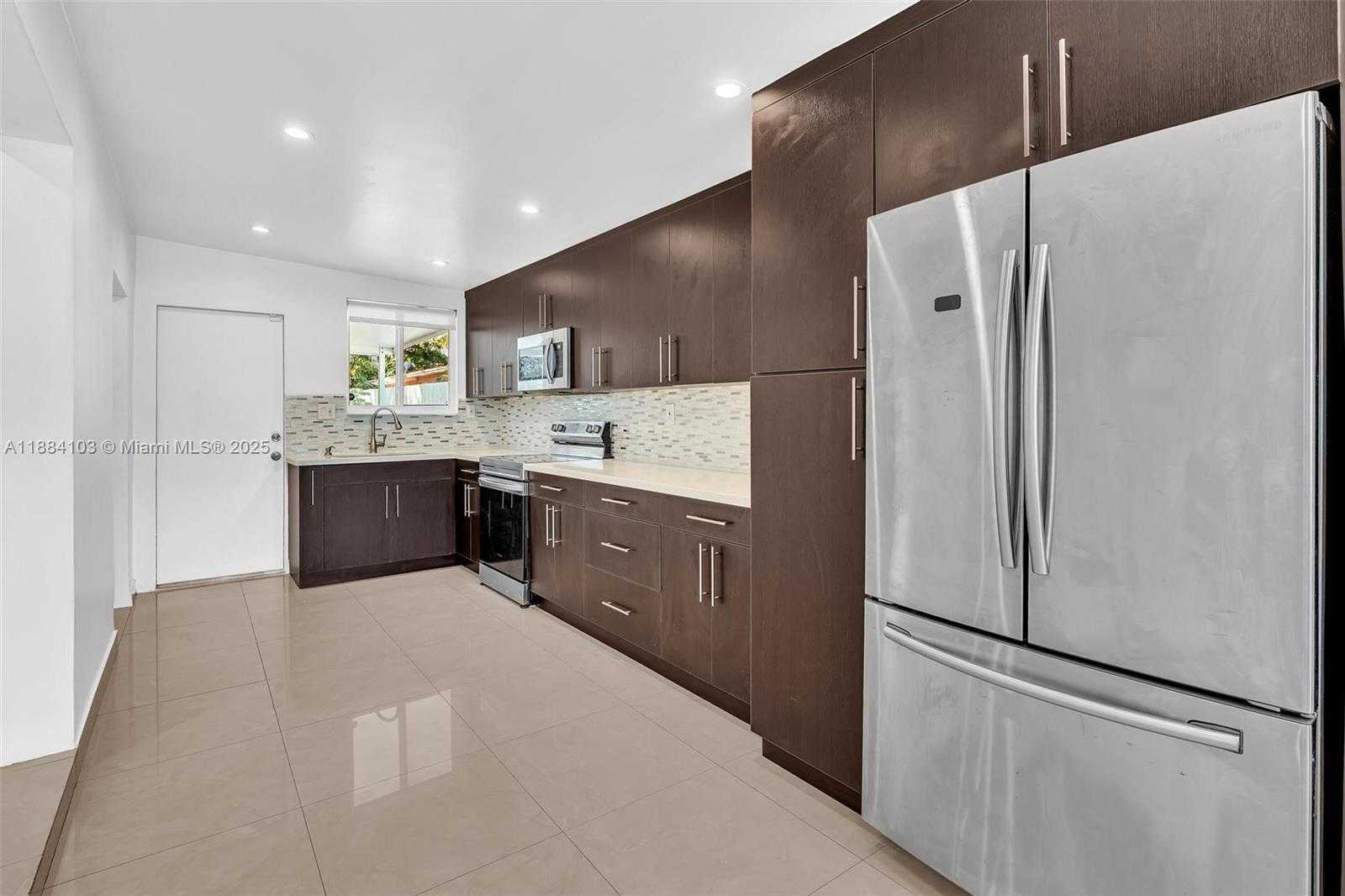 Small Image of 5618 SOUTH WEST 36TH ST, West Park Number 32