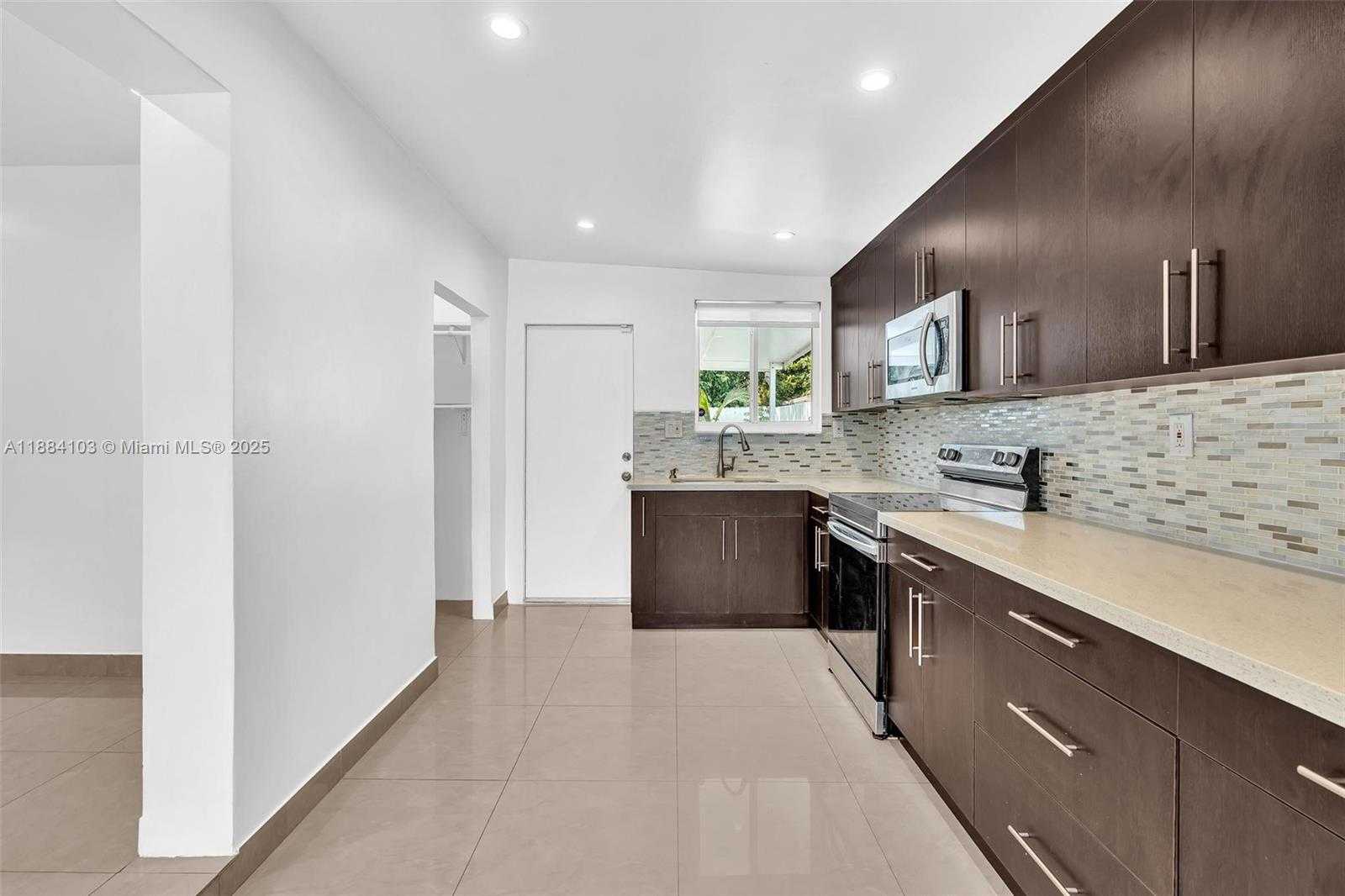 Small Image of 5618 SOUTH WEST 36TH ST, West Park Number 33