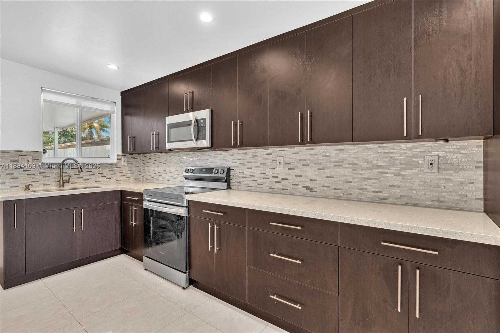 Small Image of 5618 SOUTH WEST 36TH ST, West Park Number 34