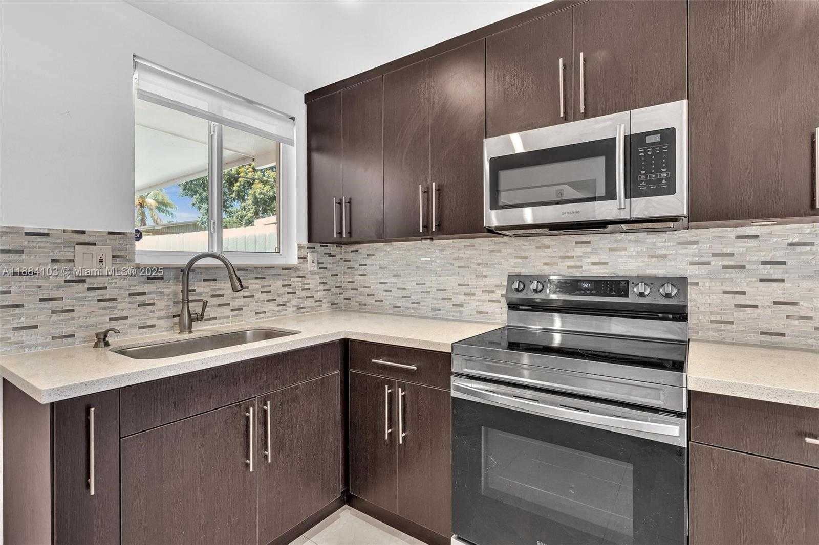 Small Image of 5618 SOUTH WEST 36TH ST, West Park Number 35