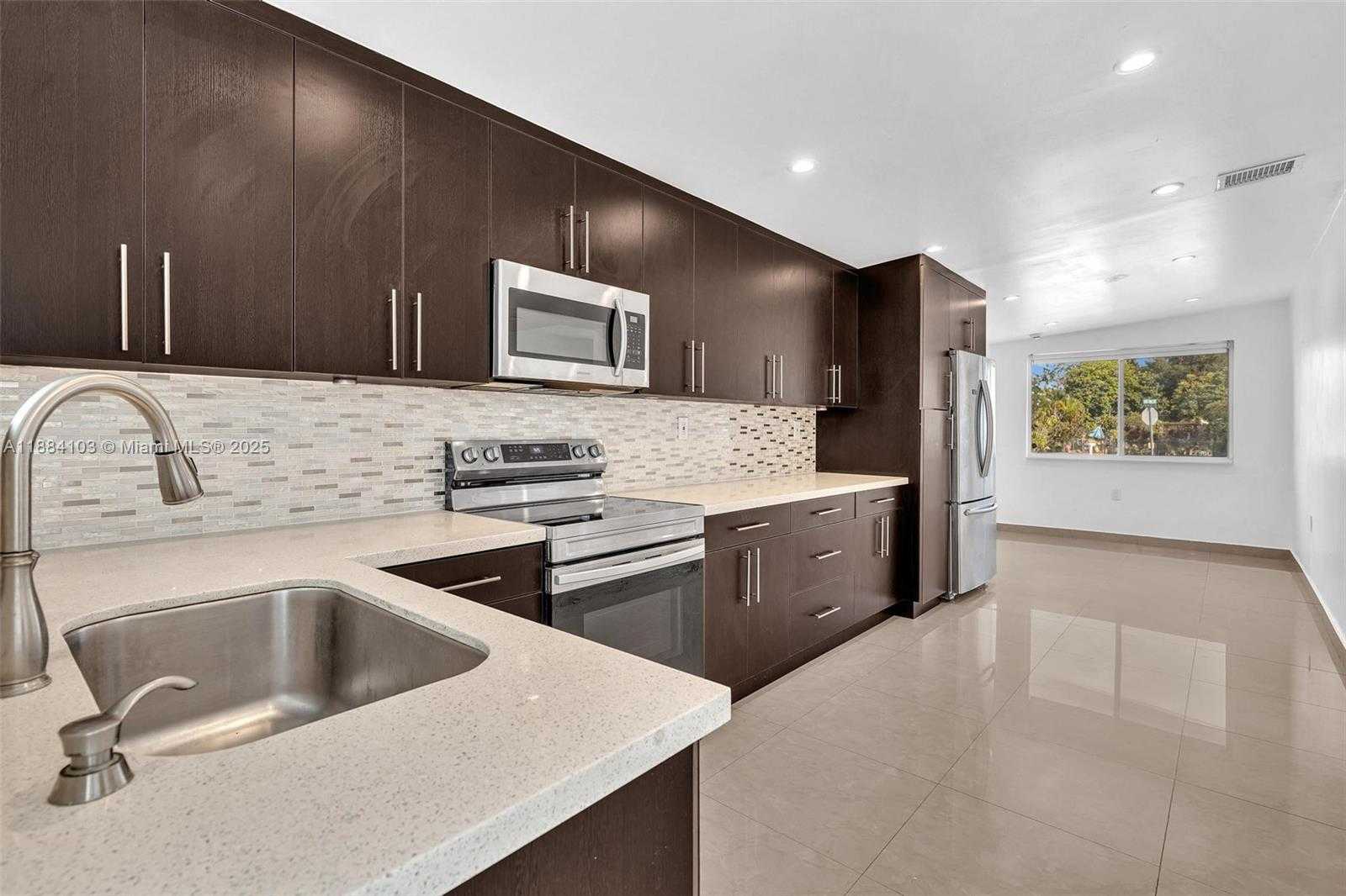 Small Image of 5618 SOUTH WEST 36TH ST, West Park Number 40