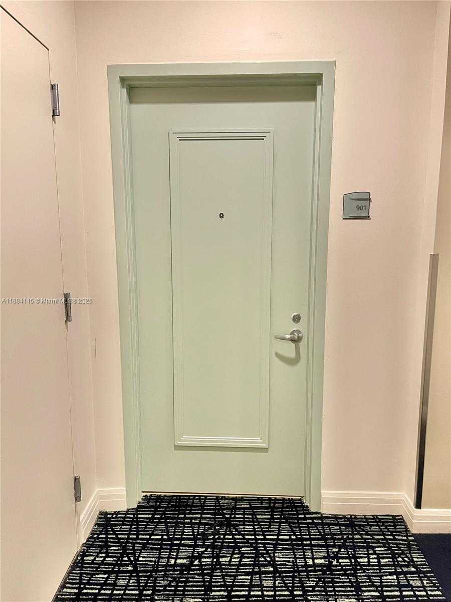 Small Image of 1900 NORTH BAYSHORE DR #901, Miami Number 10