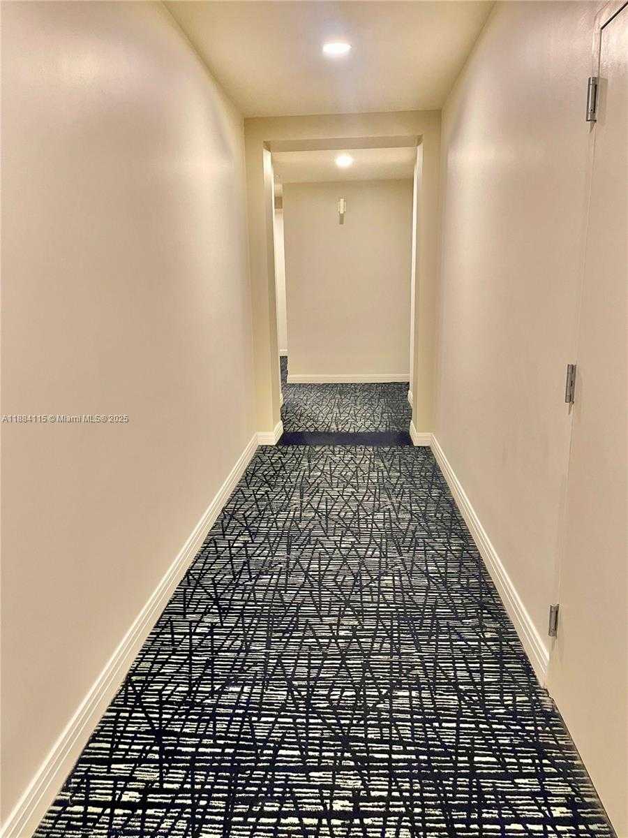 Small Image of 1900 NORTH BAYSHORE DR #901, Miami Number 11