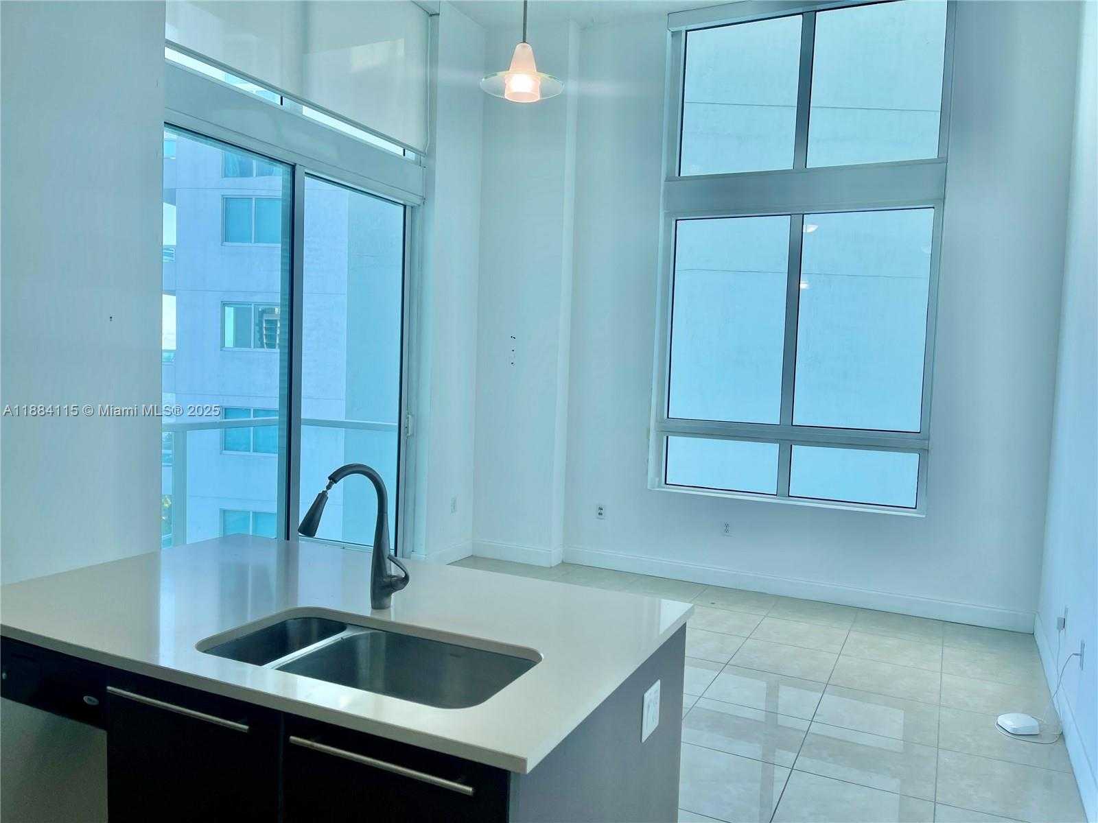 Small Image of 1900 NORTH BAYSHORE DR #901, Miami Number 2