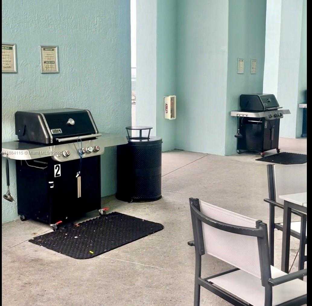 Small Image of 1900 NORTH BAYSHORE DR #901, Miami Number 23