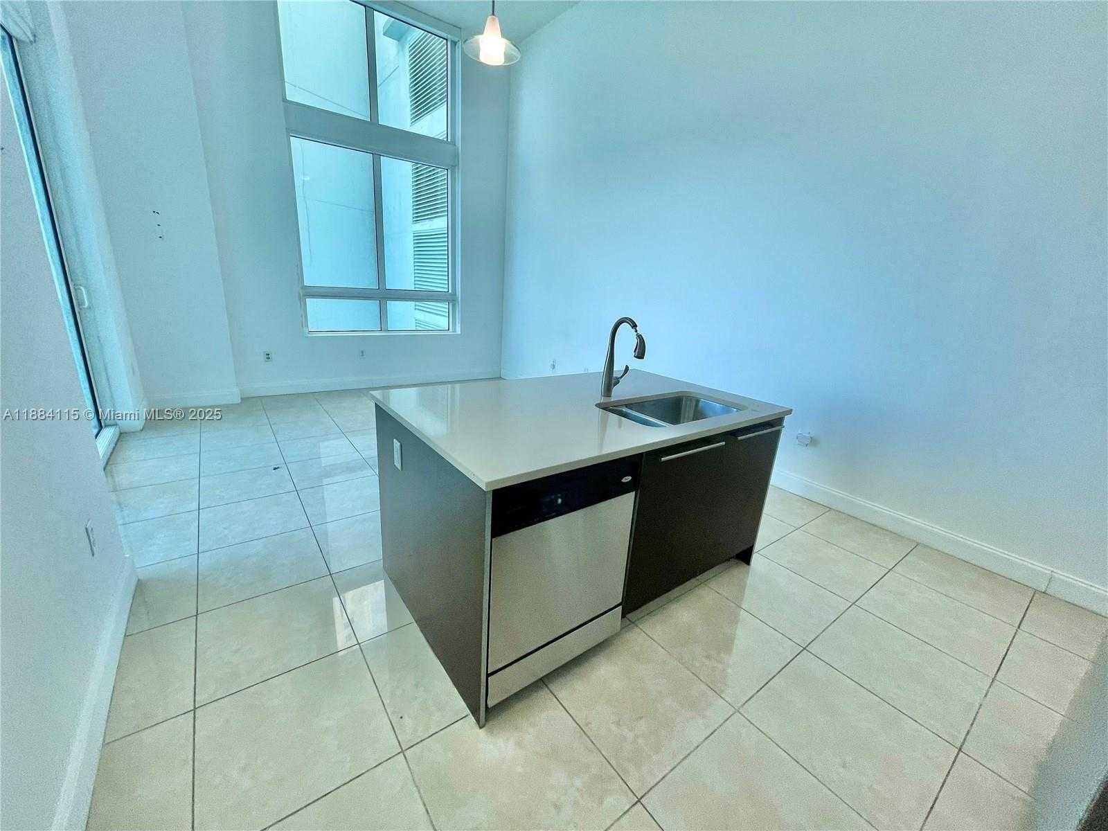 Small Image of 1900 NORTH BAYSHORE DR #901, Miami Number 3