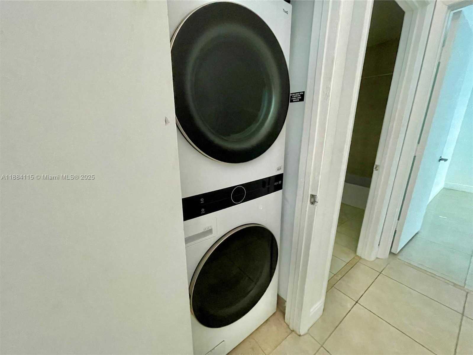 Small Image of 1900 NORTH BAYSHORE DR #901, Miami Number 6
