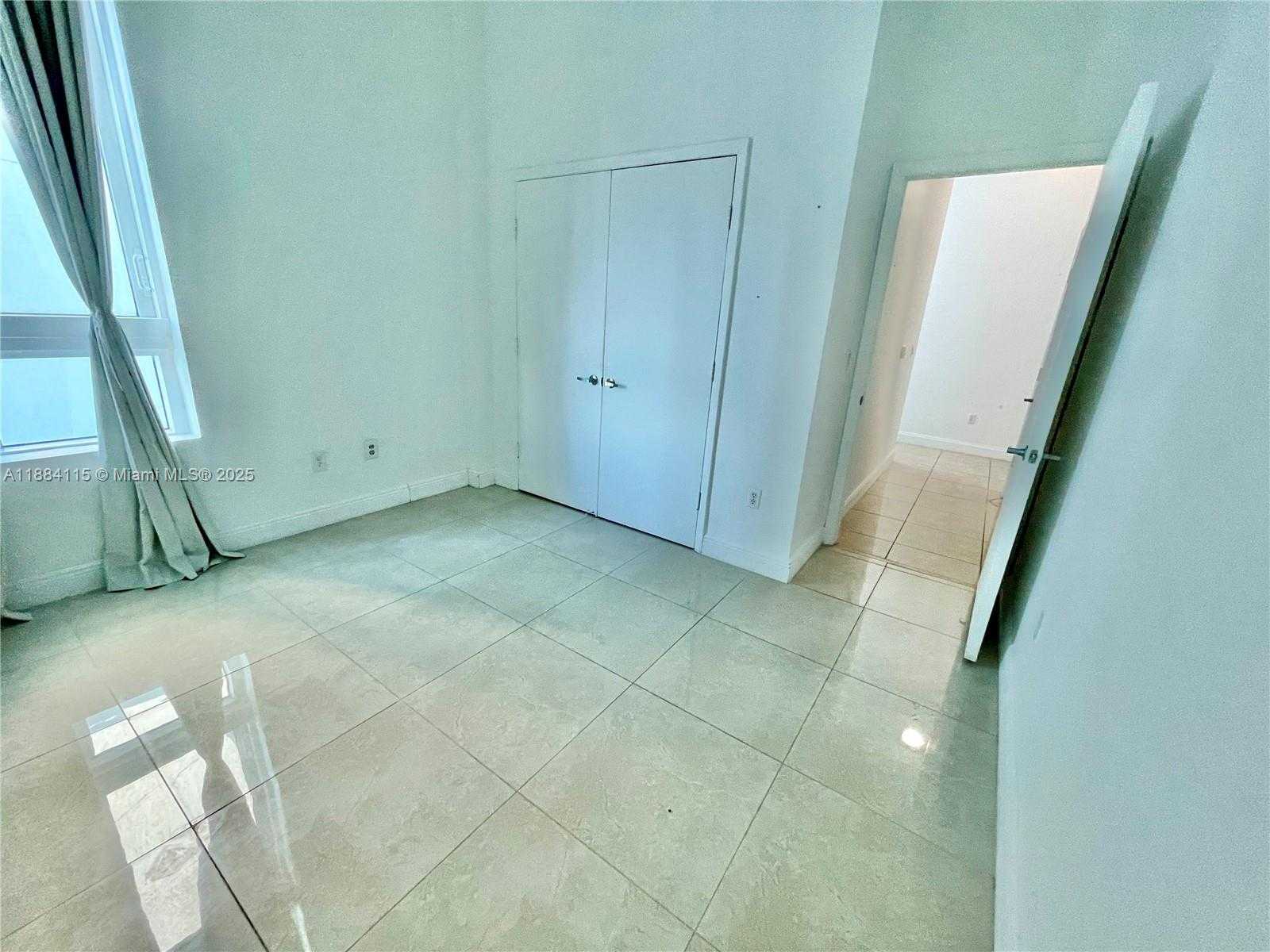 Small Image of 1900 NORTH BAYSHORE DR #901, Miami Number 7
