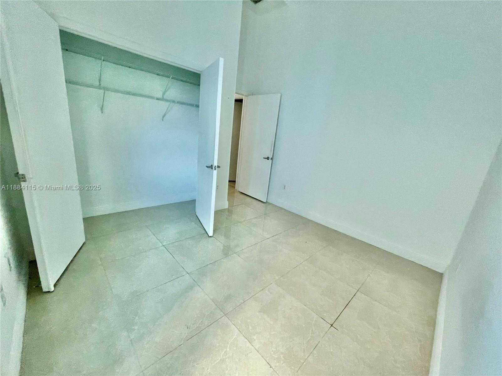 Small Image of 1900 NORTH BAYSHORE DR #901, Miami Number 8