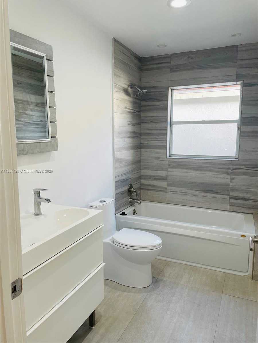 Small Image of 1952 WATER RIDGE DR #1952, Weston Number 10