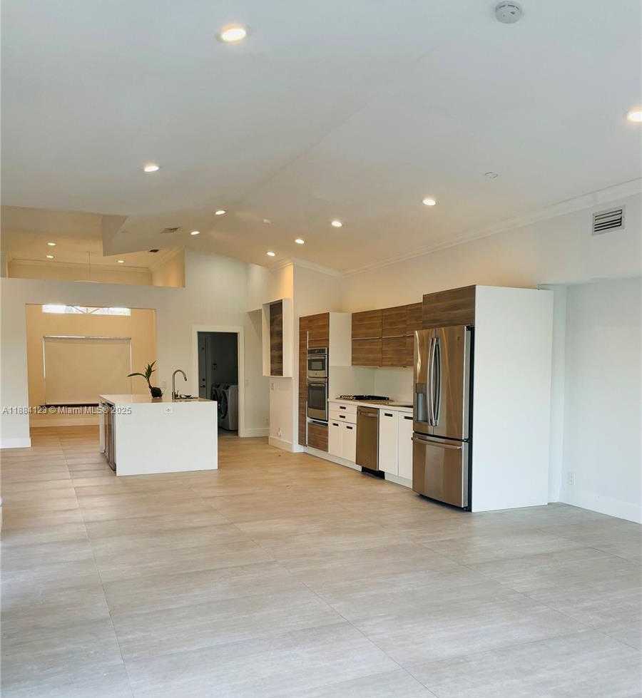 Small Image of 1952 WATER RIDGE DR #1952, Weston Number 12