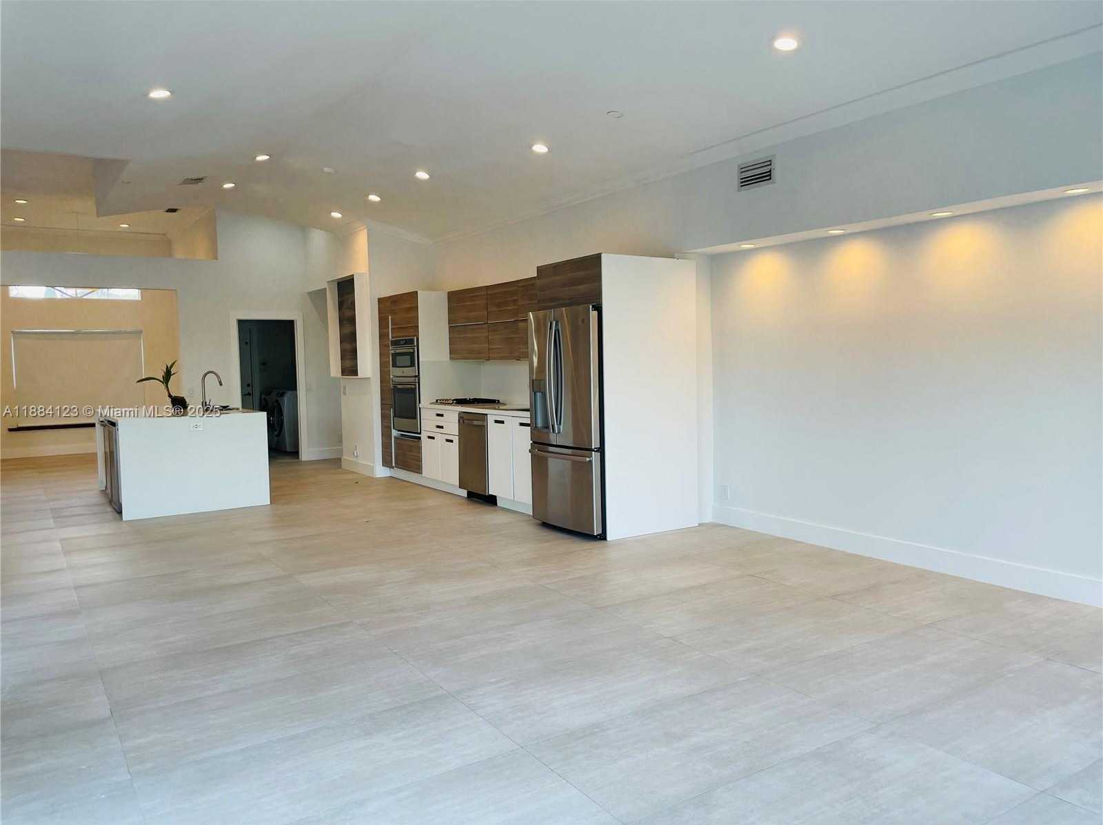 Small Image of 1952 WATER RIDGE DR #1952, Weston Number 14