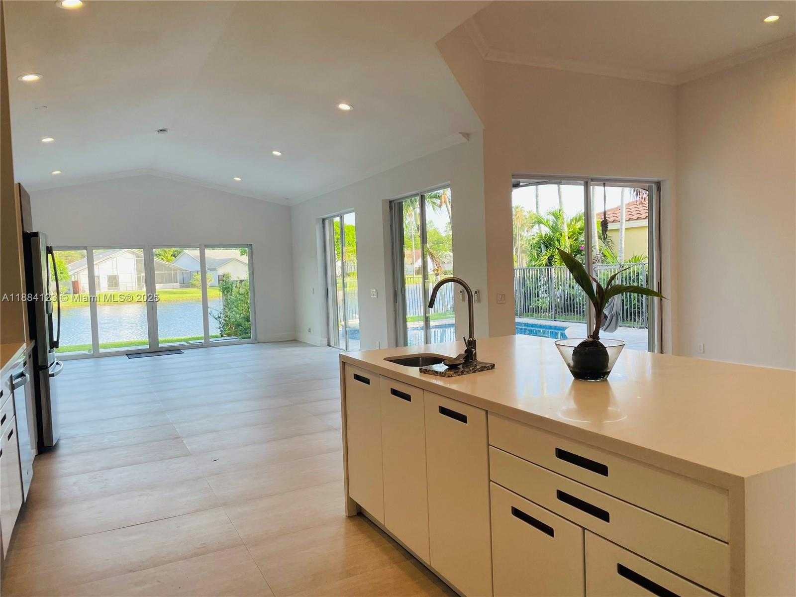 Small Image of 1952 WATER RIDGE DR #1952, Weston Number 15