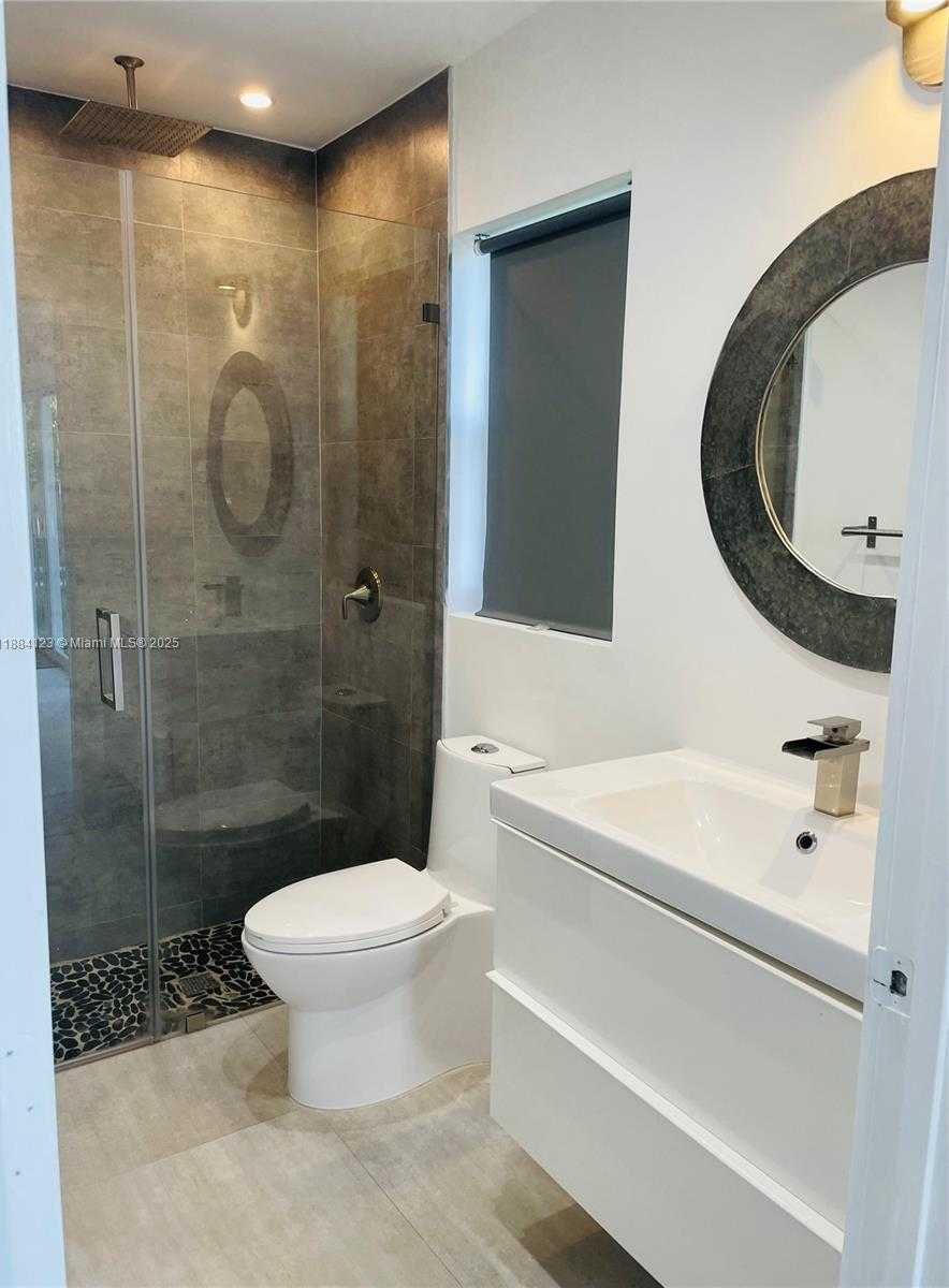 Small Image of 1952 WATER RIDGE DR #1952, Weston Number 18