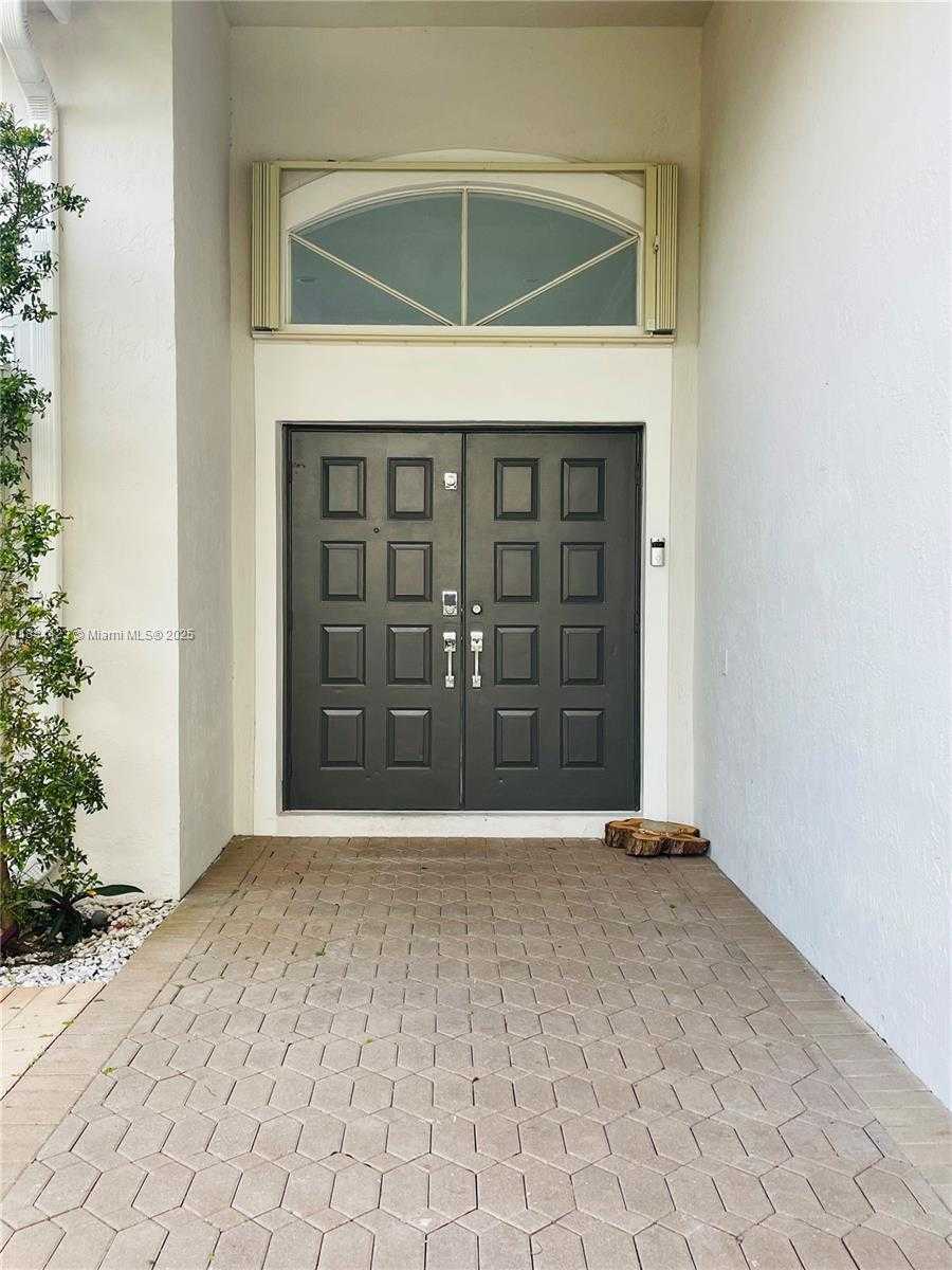 Small Image of 1952 WATER RIDGE DR #1952, Weston Number 2