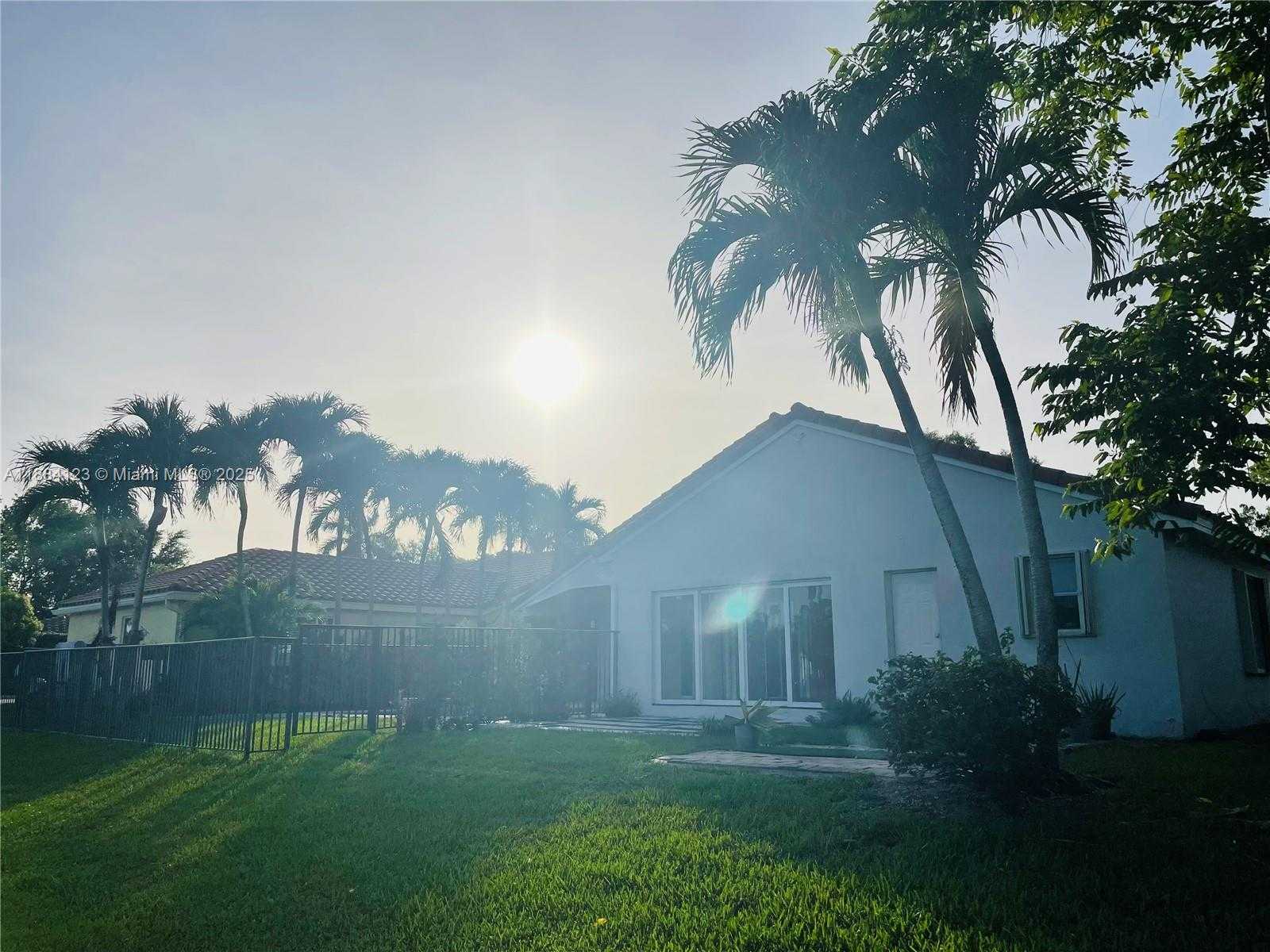 Small Image of 1952 WATER RIDGE DR #1952, Weston Number 20