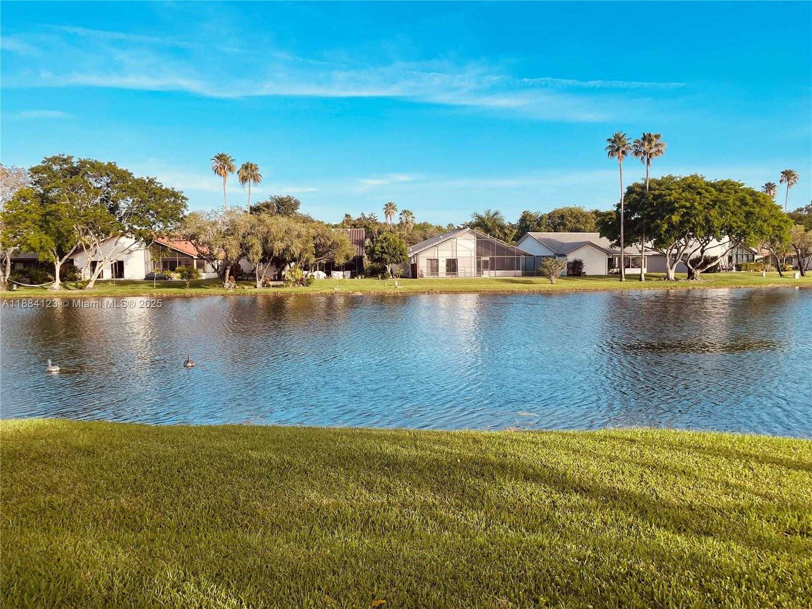 Small Image of 1952 WATER RIDGE DR #1952, Weston Number 21