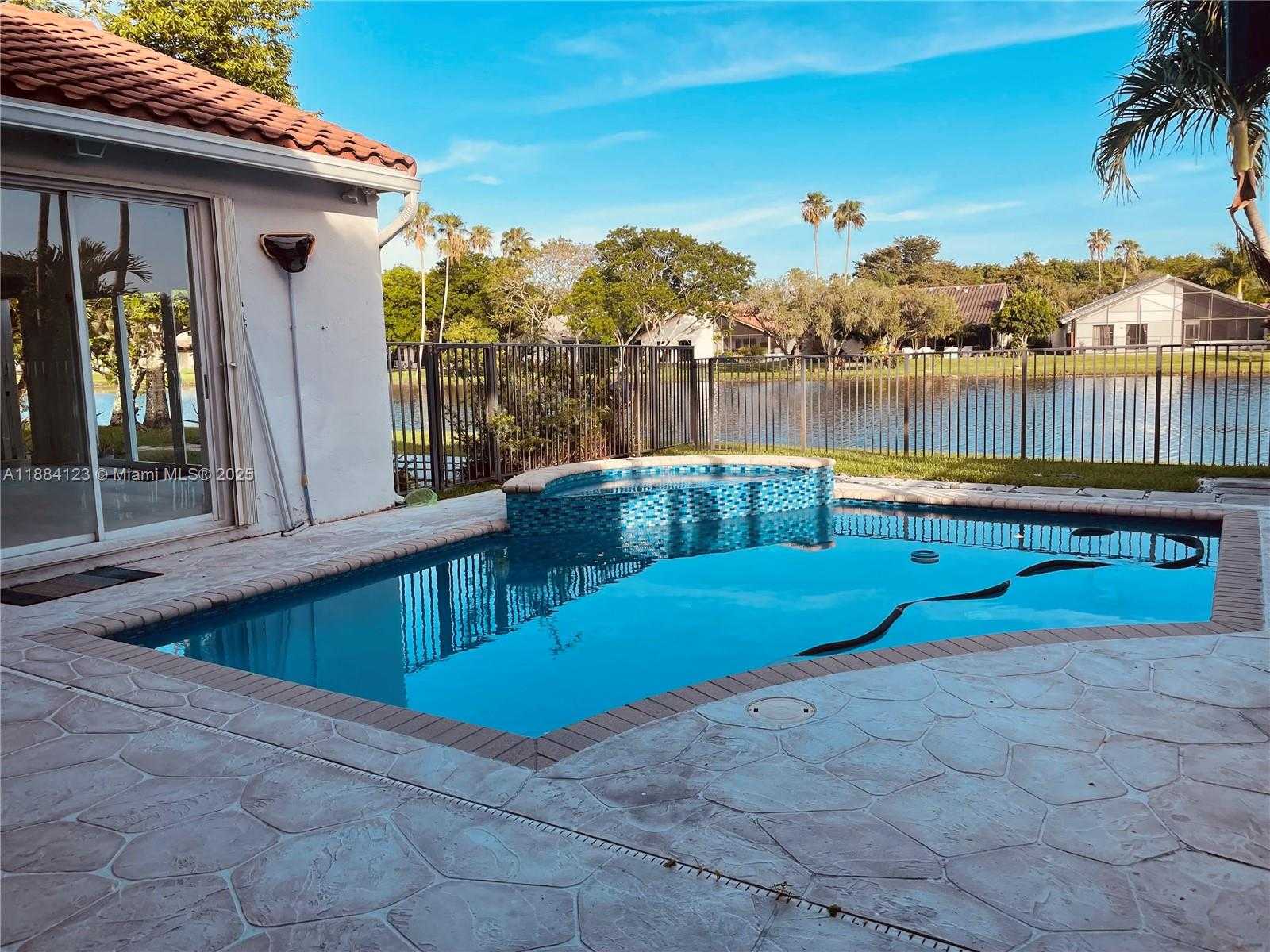 Small Image of 1952 WATER RIDGE DR #1952, Weston Number 22