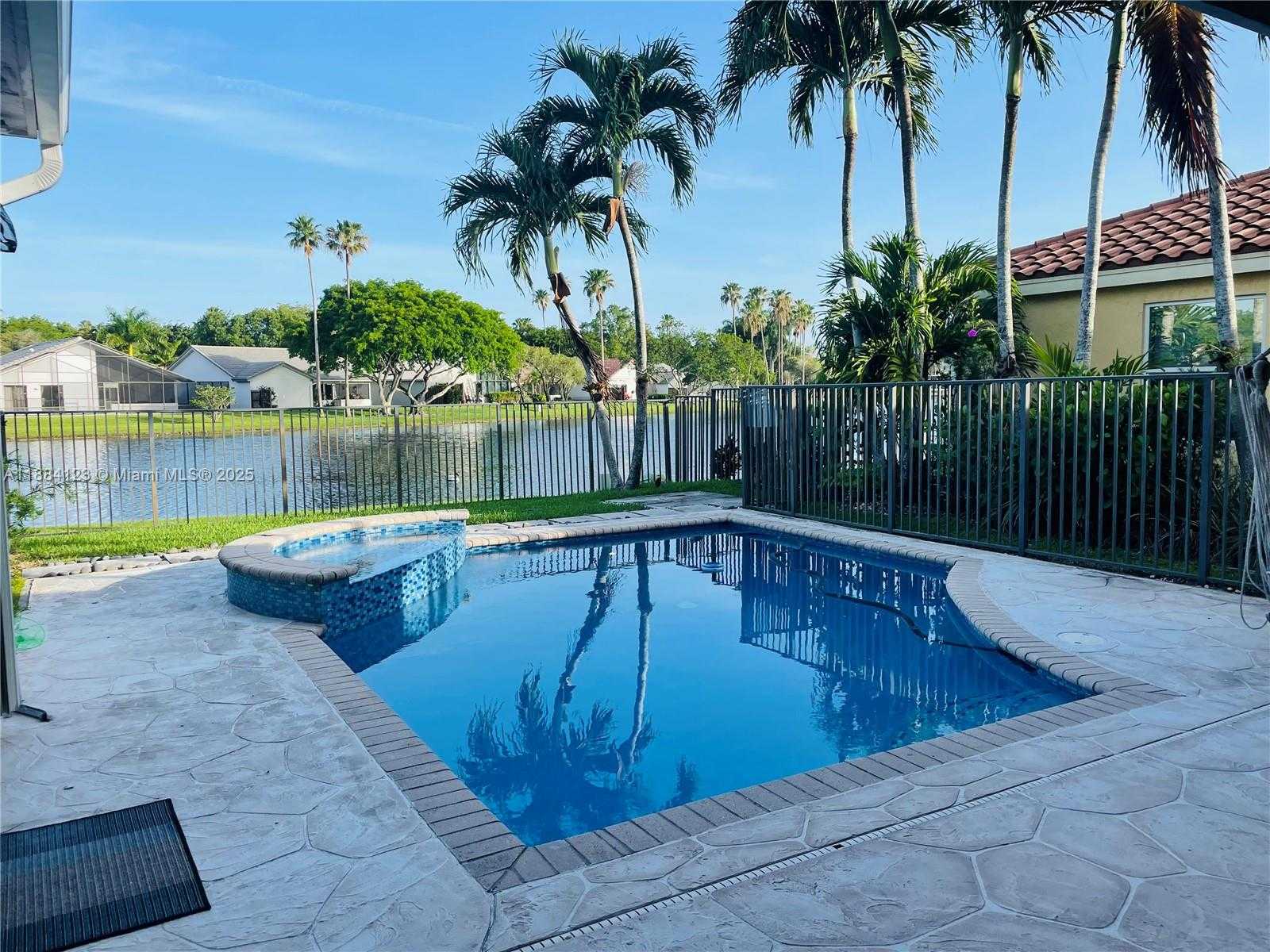 Small Image of 1952 WATER RIDGE DR #1952, Weston Number 23