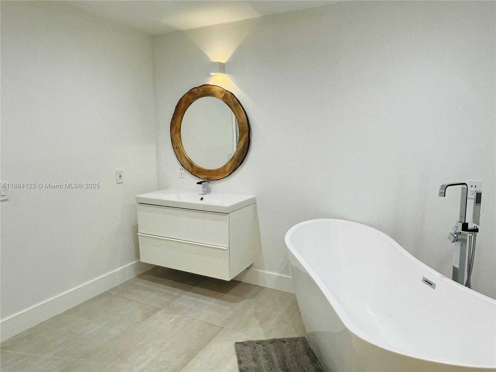 Small Image of 1952 WATER RIDGE DR #1952, Weston Number 5