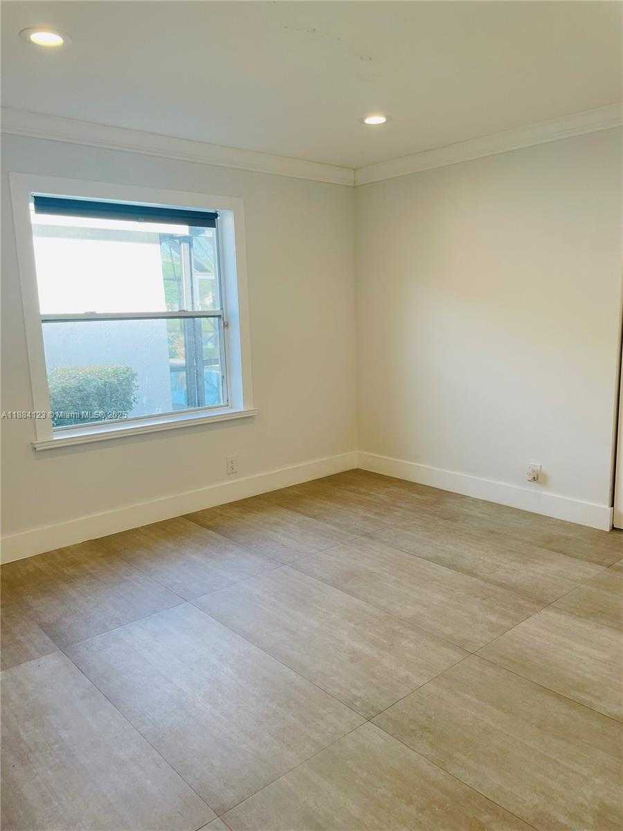 Small Image of 1952 WATER RIDGE DR #1952, Weston Number 9