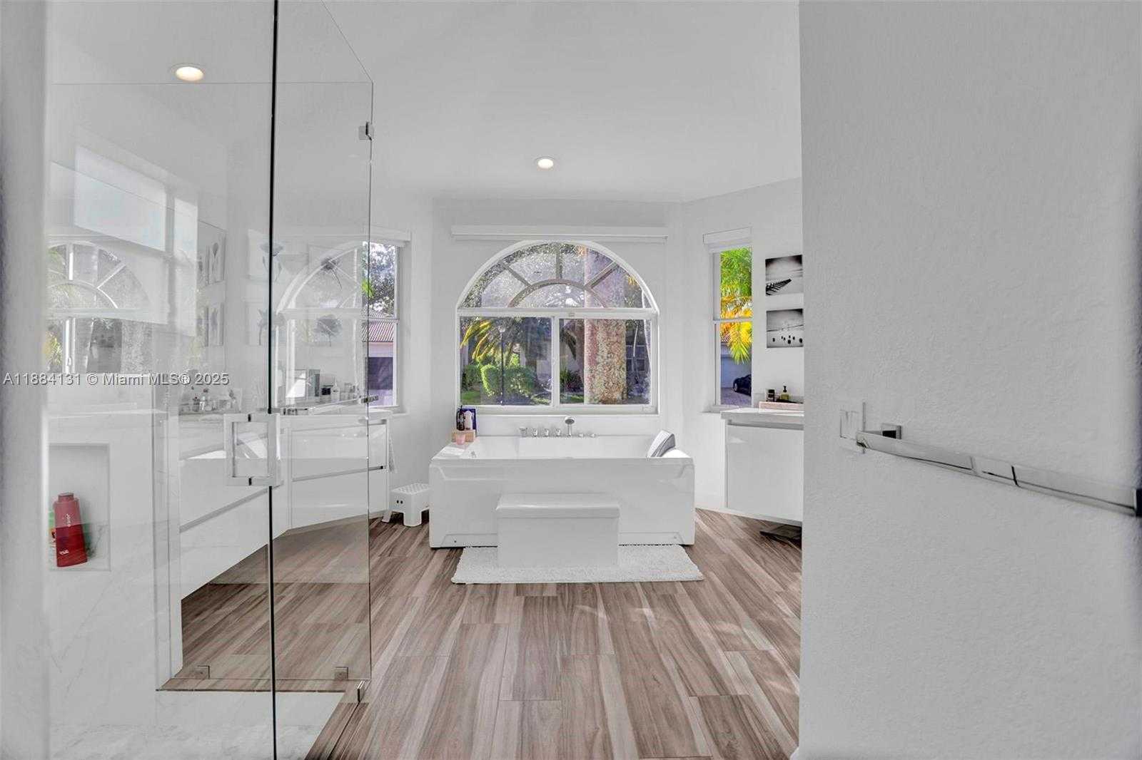 Small Image of 3772 OAK RIDGE CIR, Weston Number 16