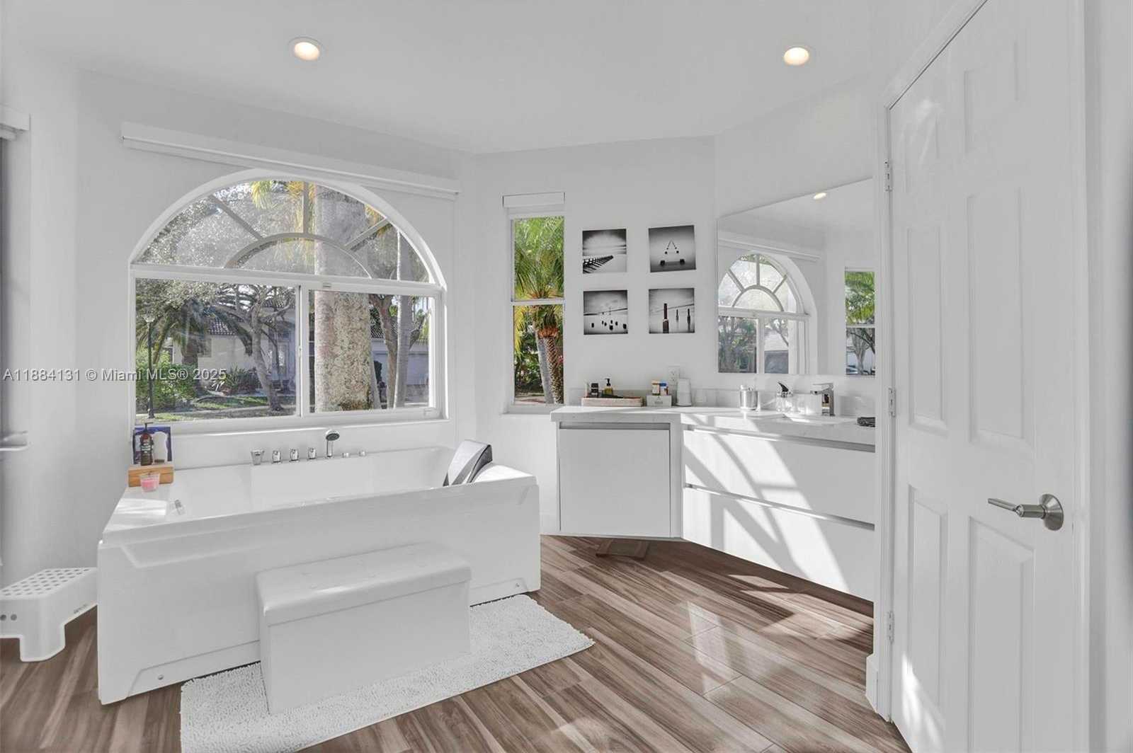Small Image of 3772 OAK RIDGE CIR, Weston Number 22