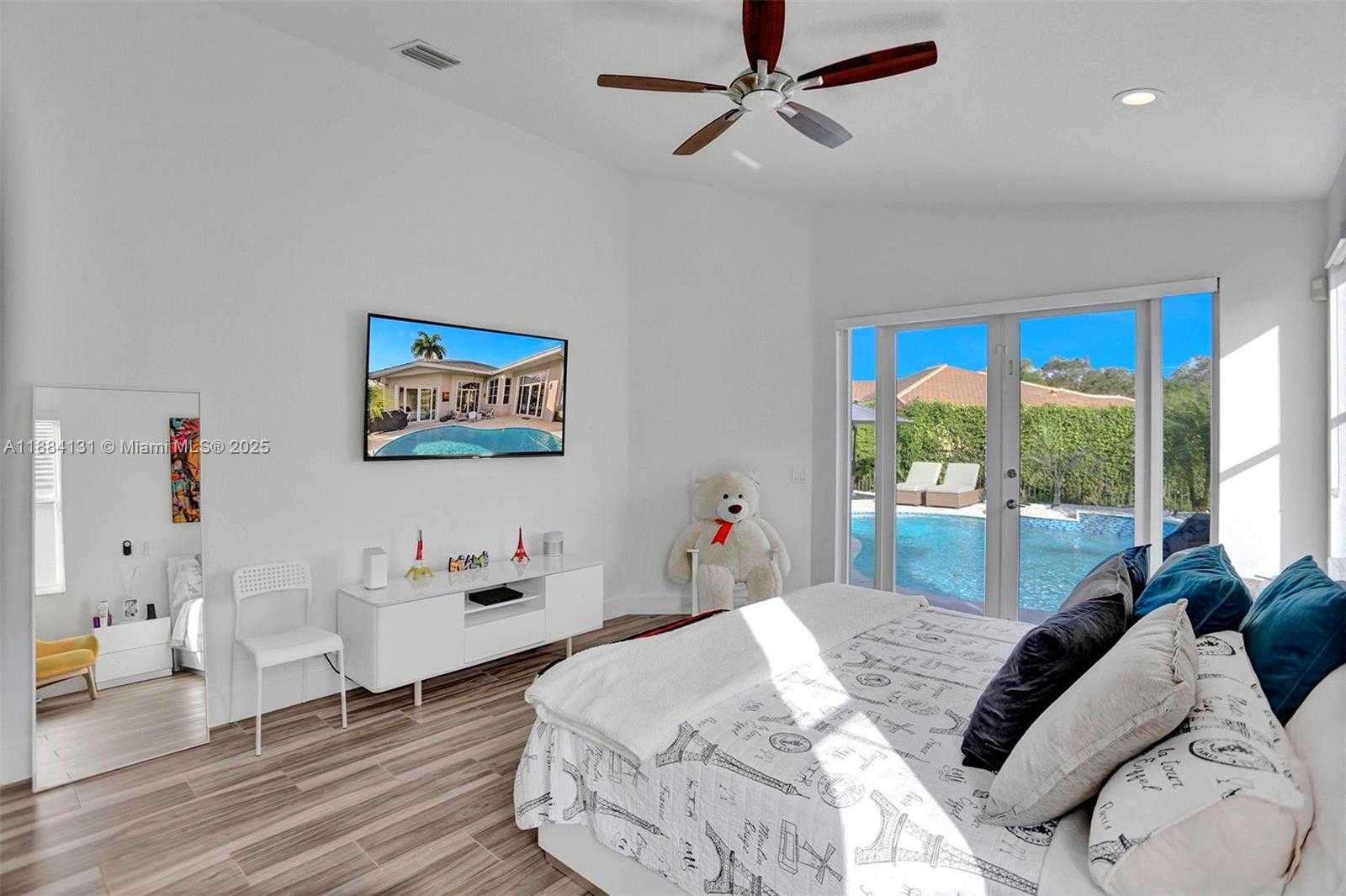 Small Image of 3772 OAK RIDGE CIR, Weston Number 25